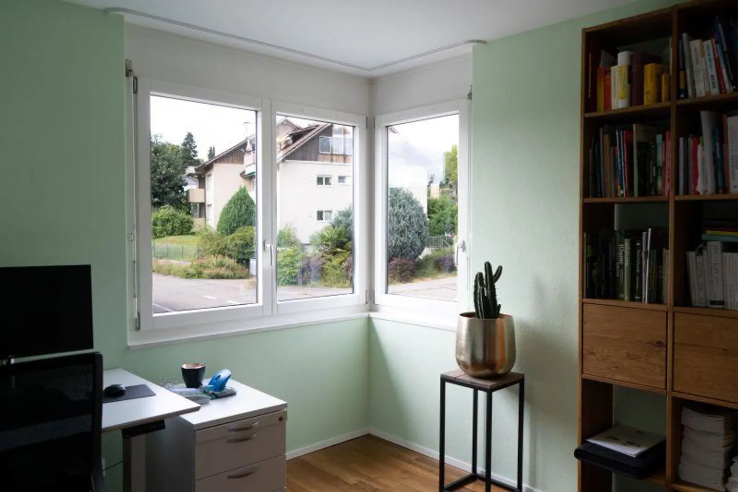 Attractive 6.5 Room Semi-Detached Family House in Central Location - Photo 13 of 24