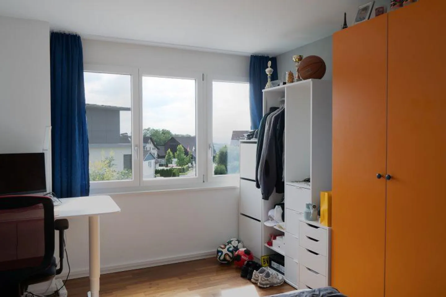 Attractive 6.5 Room Semi-Detached Family House in Central Location - Photo 15 of 24