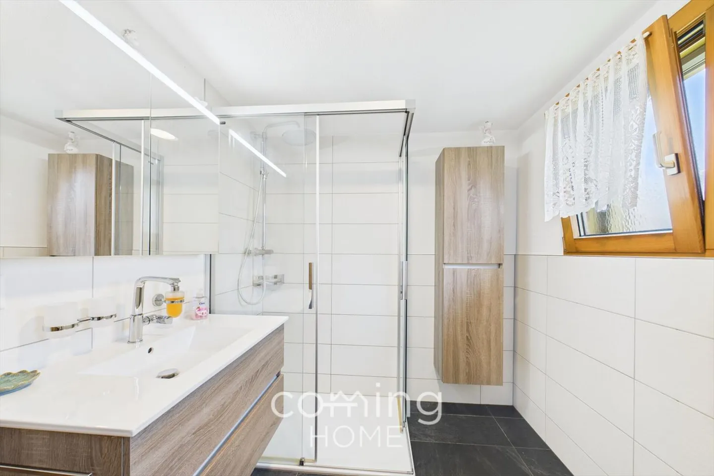 Stylish 3.5-room apartment in Ergisch with stunning views - Photo 7 of 10
