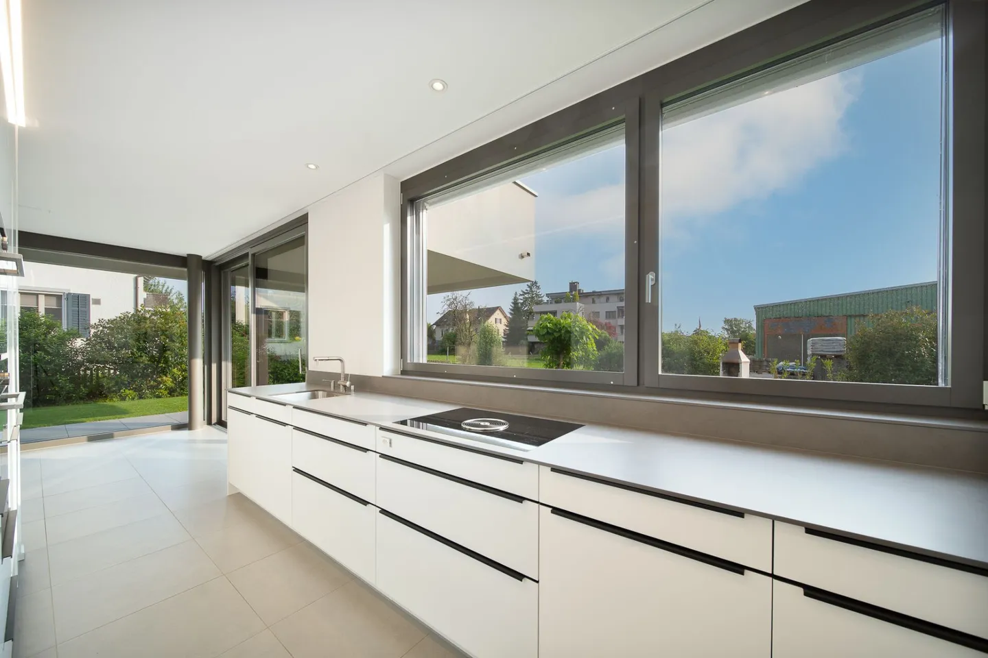 Bijou résidentiel de 4,5 pièces avec paradis de jardin privé - Photo 4 sur 15