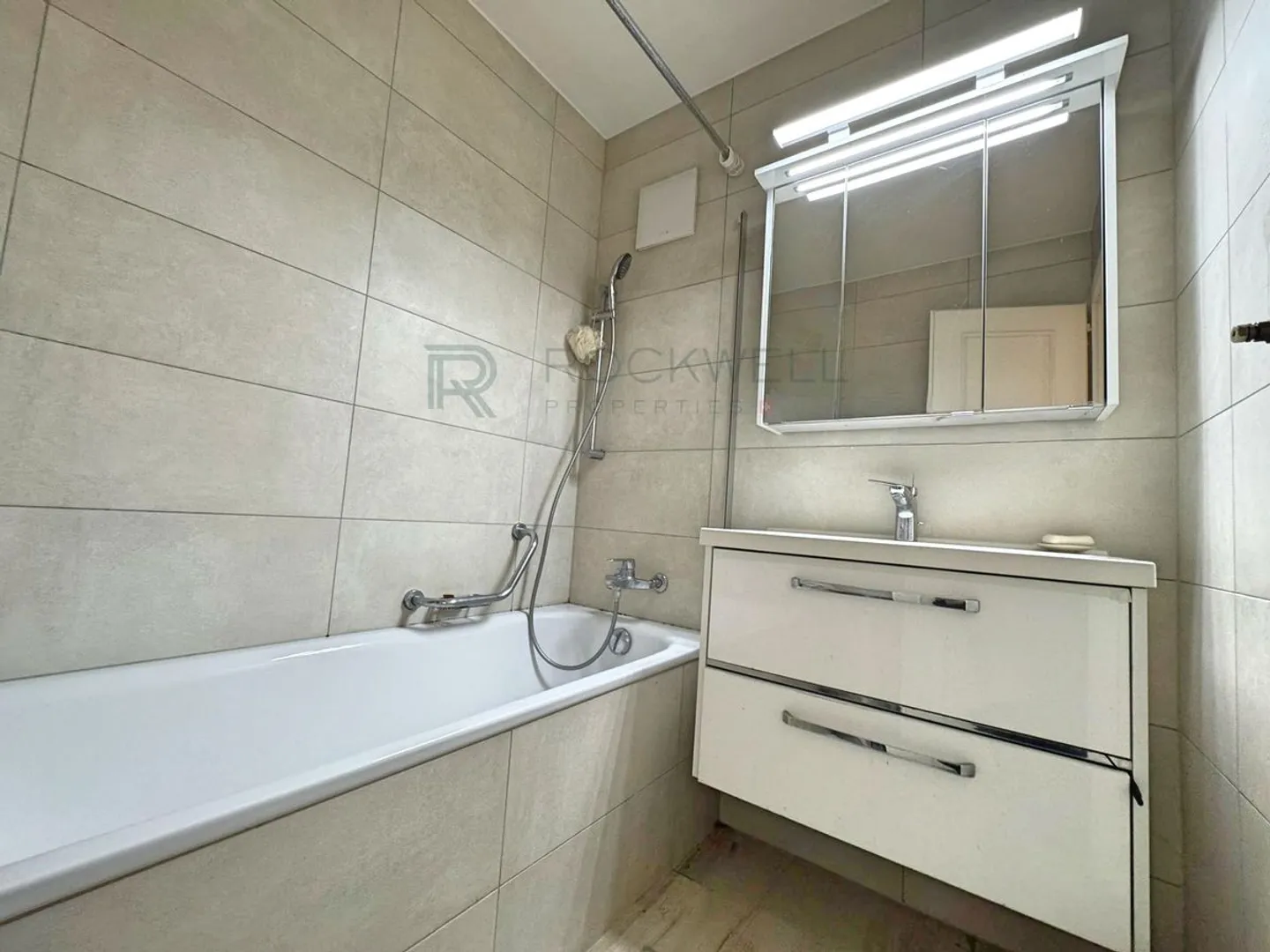 Yverdon Centro - Appartamento 3,5 locali con parcheggio esterno - Foto 6 di 9