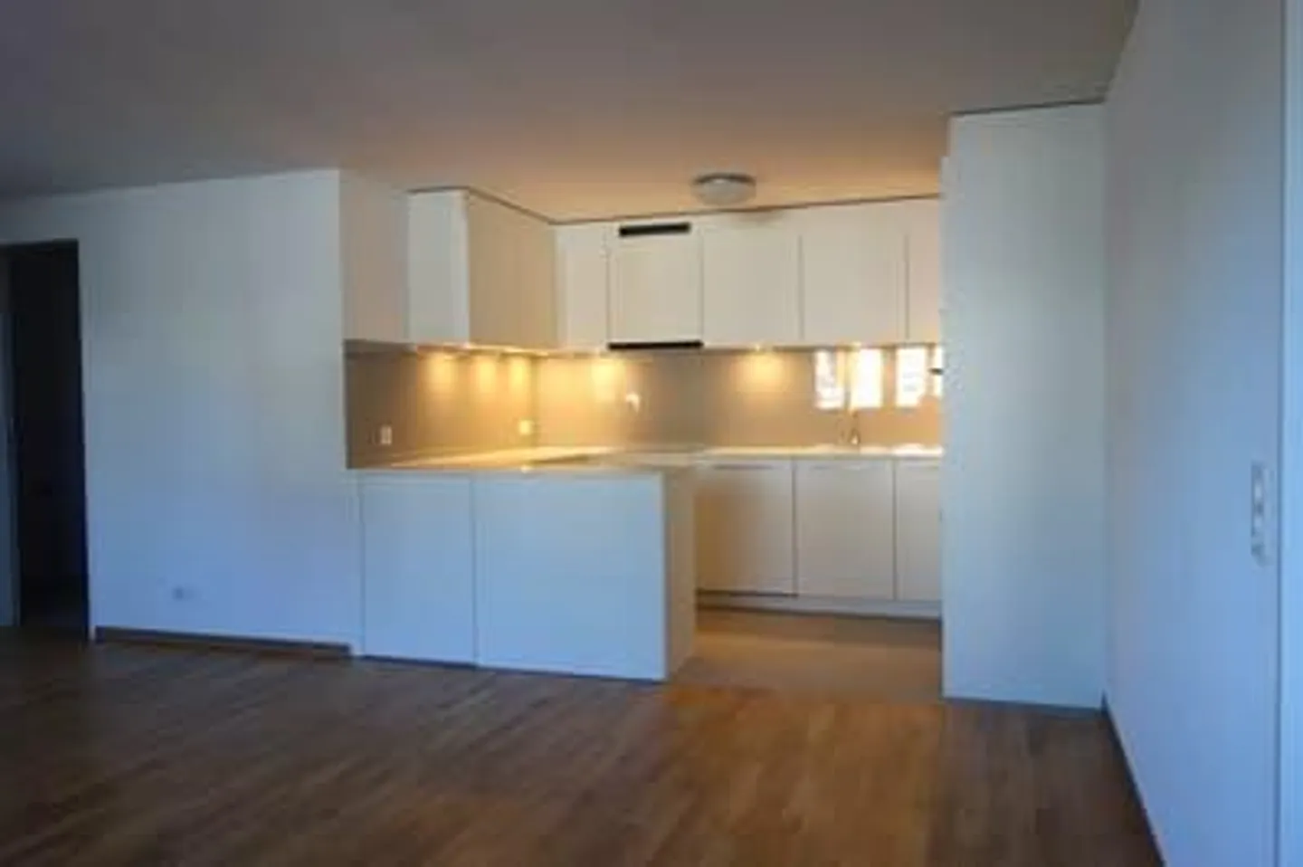 Modern 2-room apartment in the center of Meilen - Photo 1 of 5