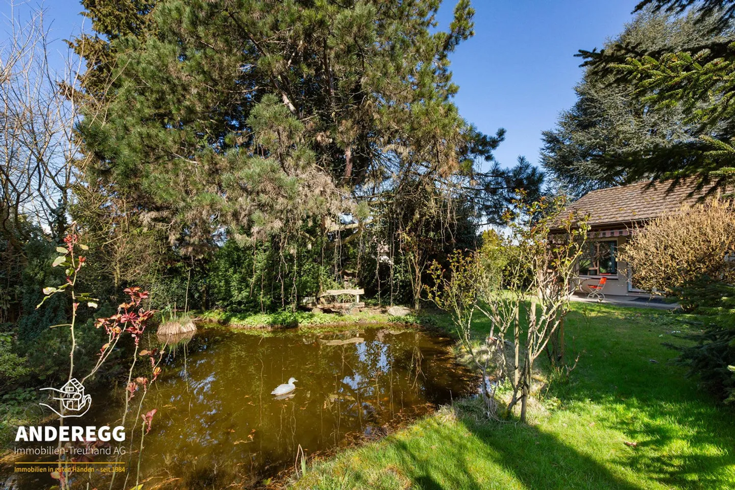 Idyllic Single-Family Home on 889 m2 Plot - Photo 3 of 13