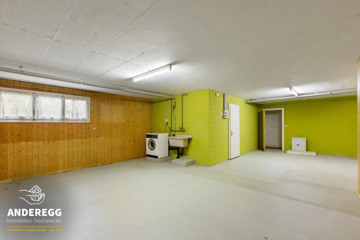 Idyllic Single-Family Home on 889 m2 Plot - Photo 11 of 13