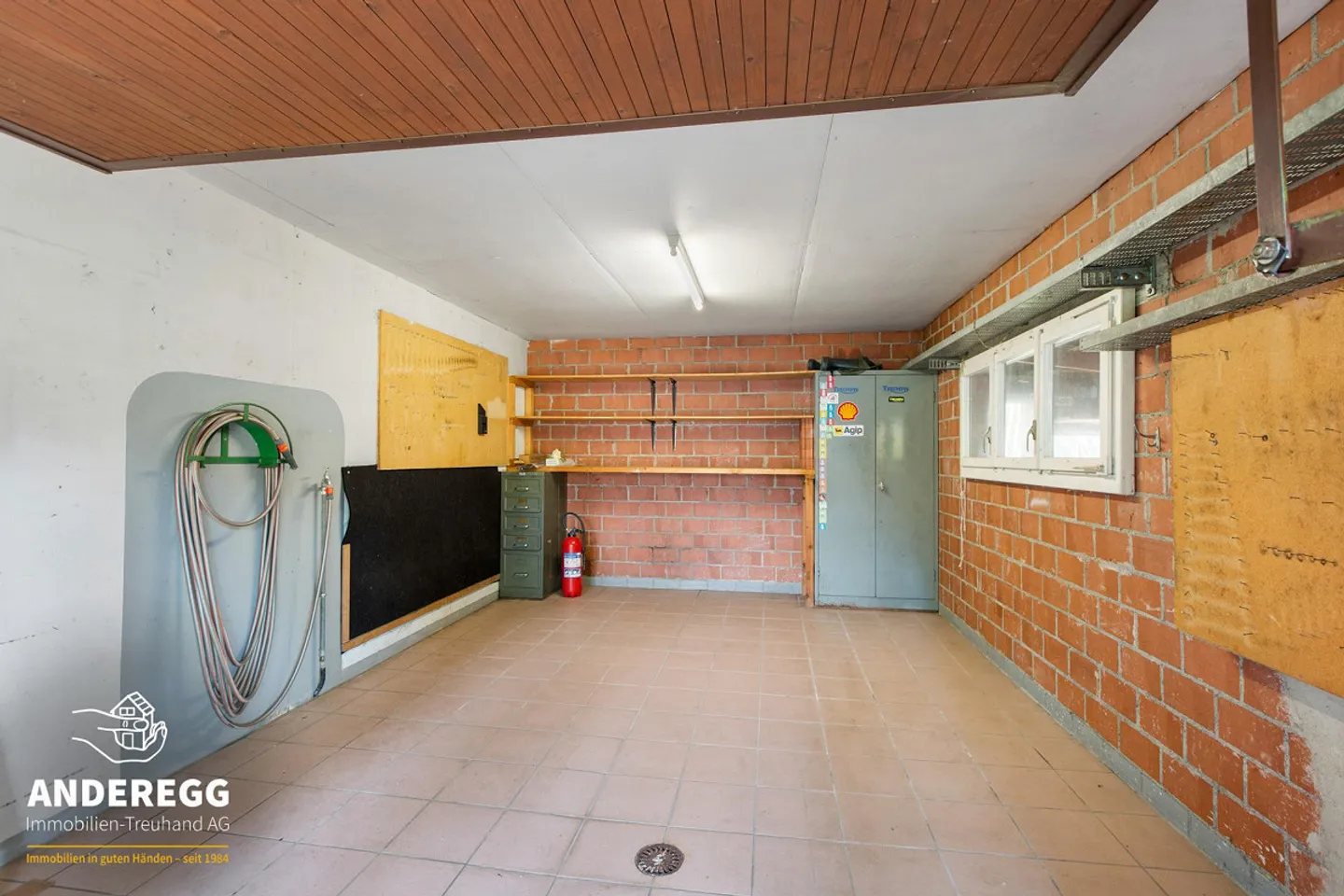 Idyllic Single-Family Home on 889 m2 Plot - Photo 12 of 13