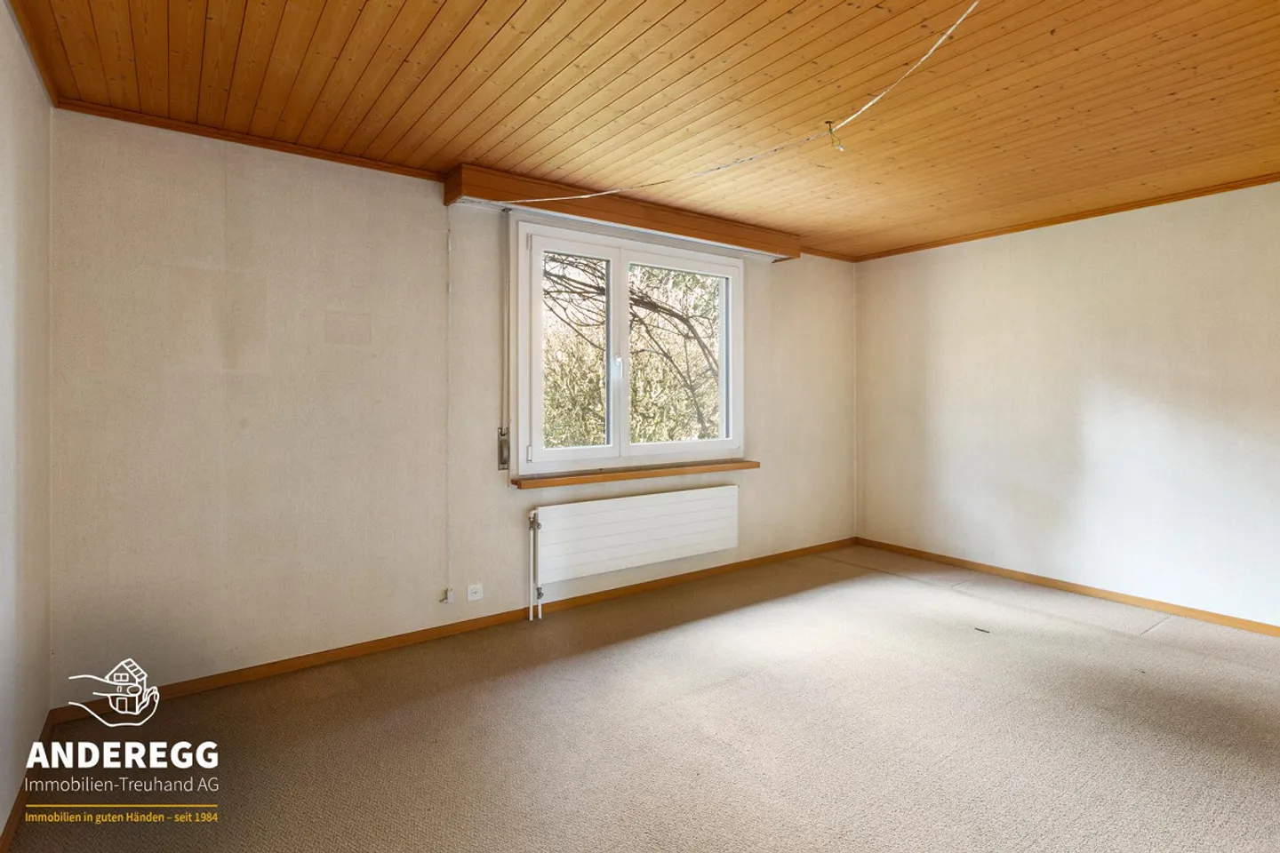 Idyllic Single-Family Home on 889 m2 Plot - Photo 7 of 13