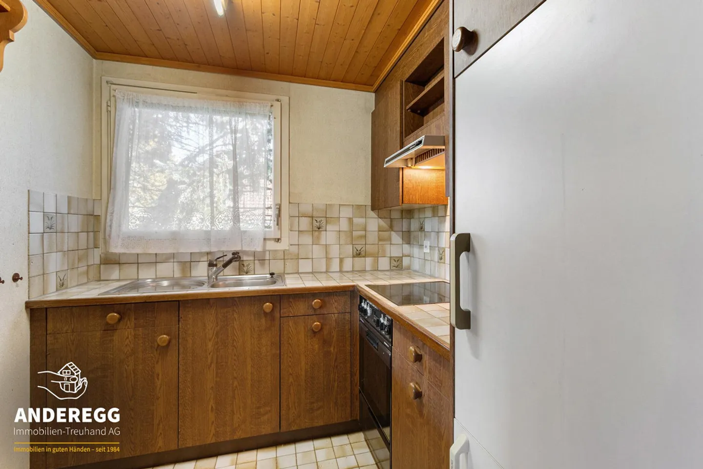 Idyllic Single-Family Home on 889 m2 Plot - Photo 9 of 13