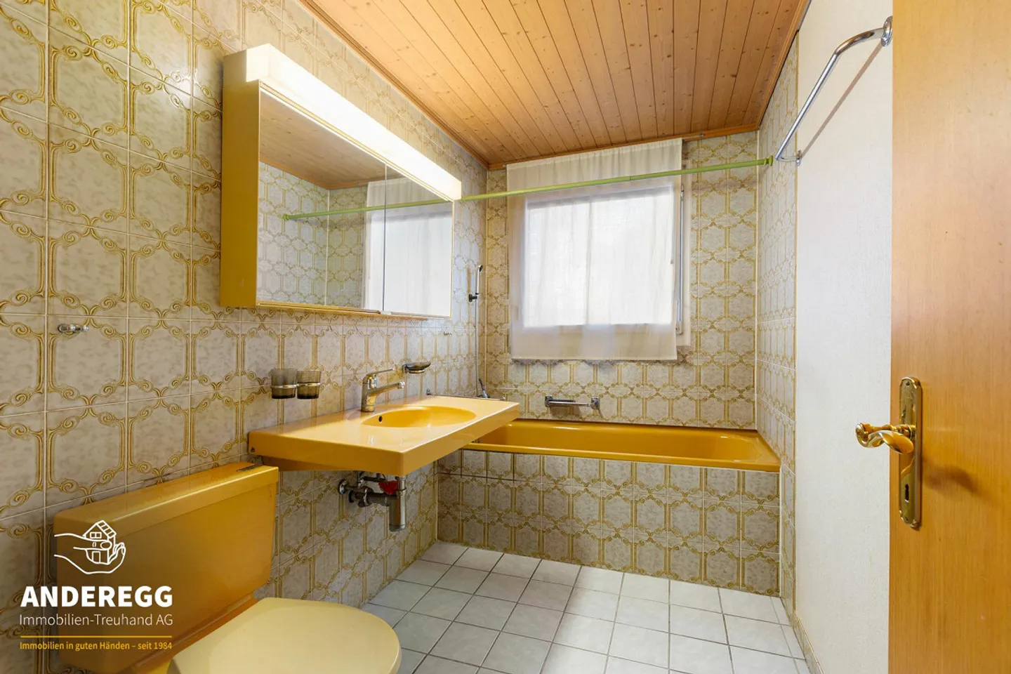 Idyllic Single-Family Home on 889 m2 Plot - Photo 10 of 13