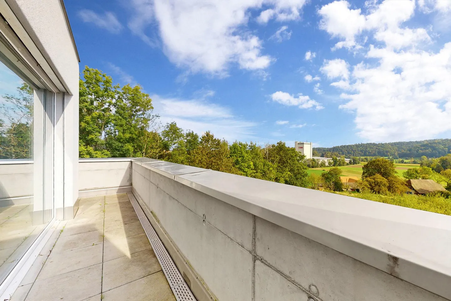 Exclusive penthouse apartment with a view seeks new tenant from 01.02... - Photo 1 of 11