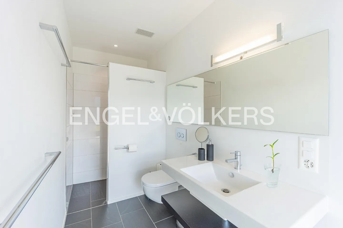 Appartement 2,5 pièces avec terrasse de rêve et piscine (69) - Photo 5 sur 9