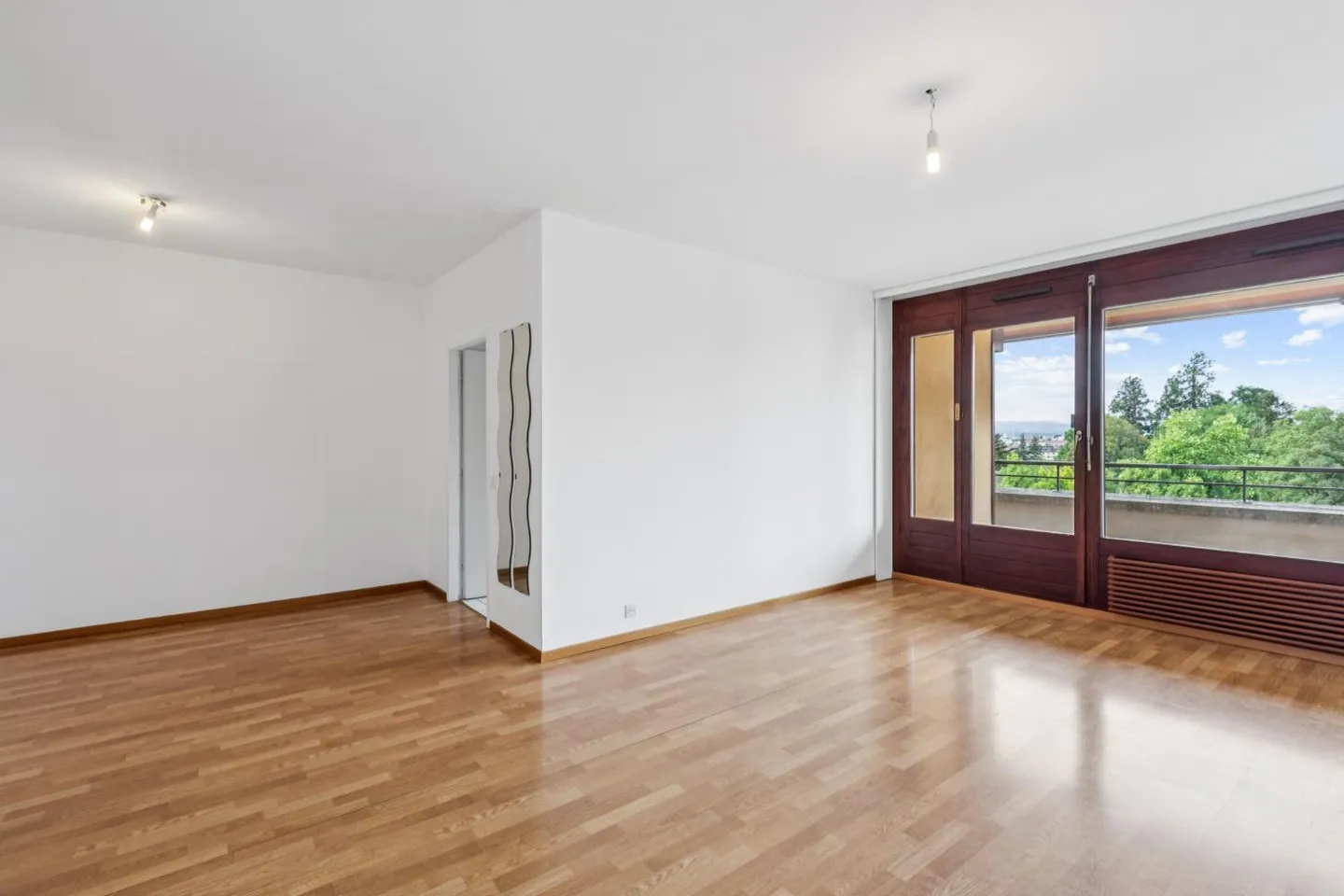 EXCLUSIVITY - Beautiful 4-Room Apartment on a Higher Floor - Photo 1 of 5