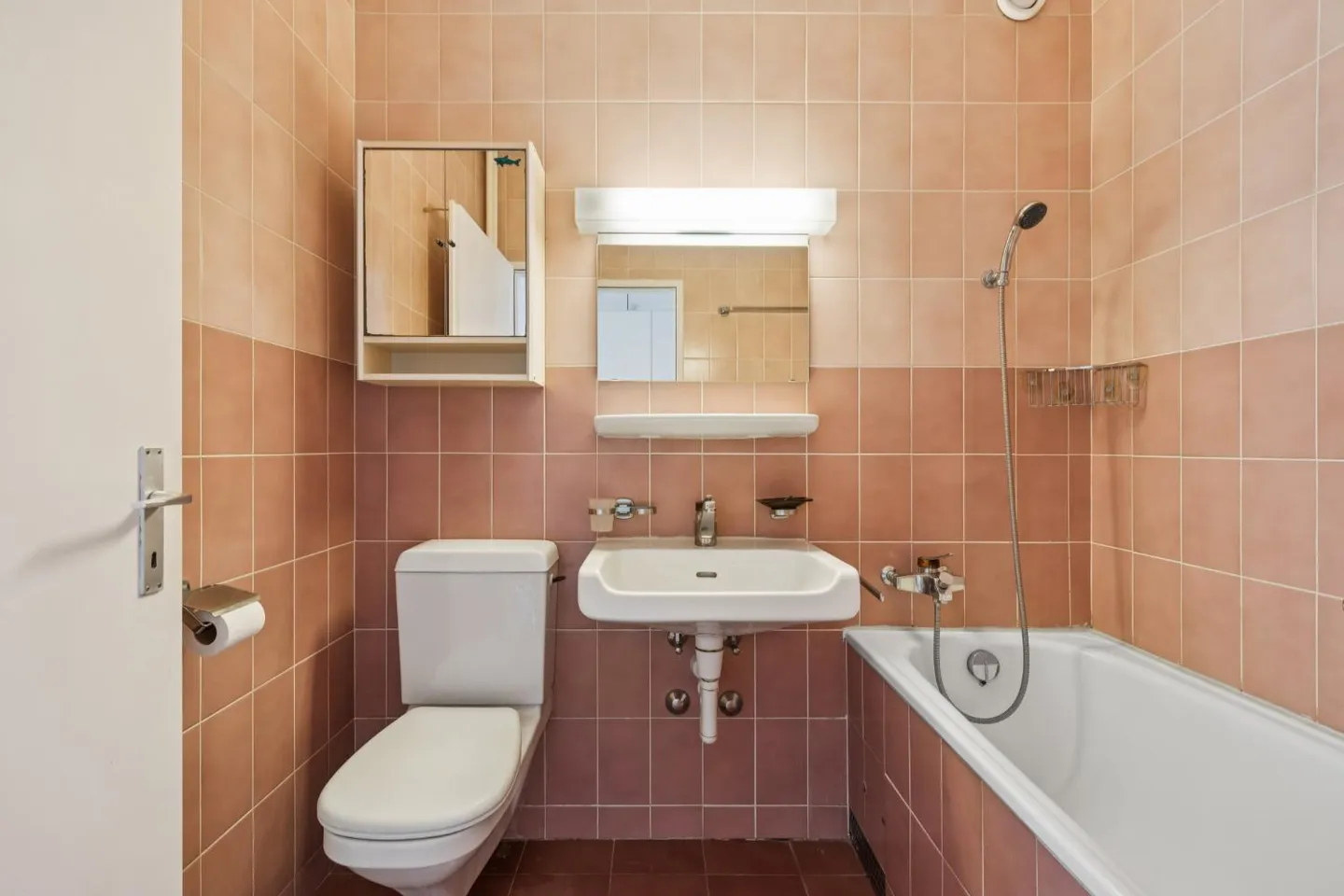 EXCLUSIVITY - Beautiful 4-Room Apartment on a Higher Floor - Photo 5 of 5