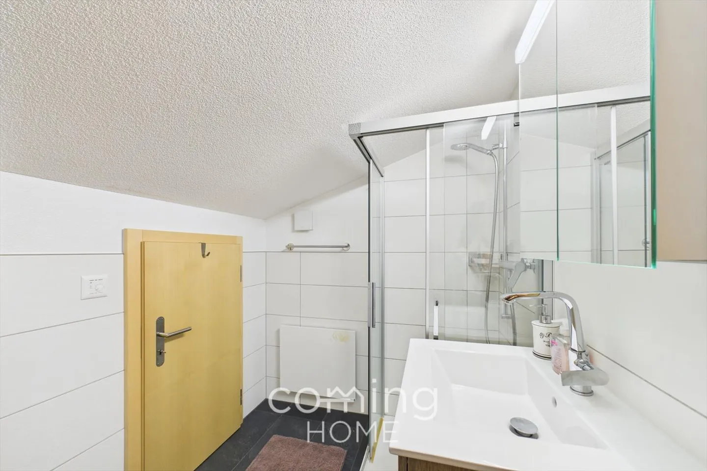 Charming 2.5-room apartment in Ergisch - Renovated & with Alpine view - Photo 7 of 9