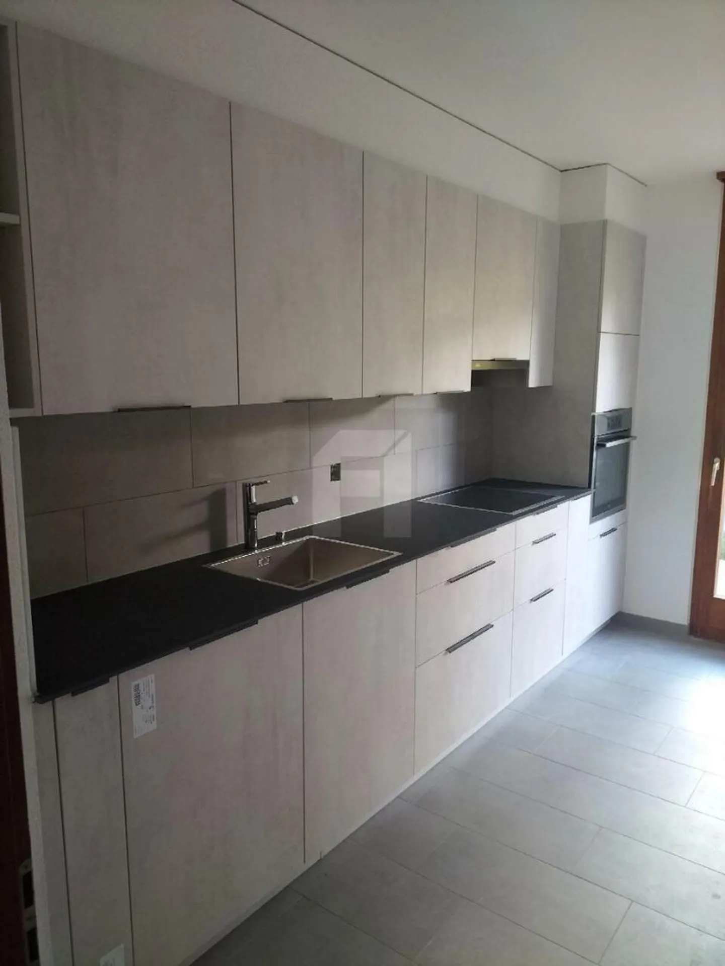 Appartement spacieux avec balcons - Photo 2 sur 6