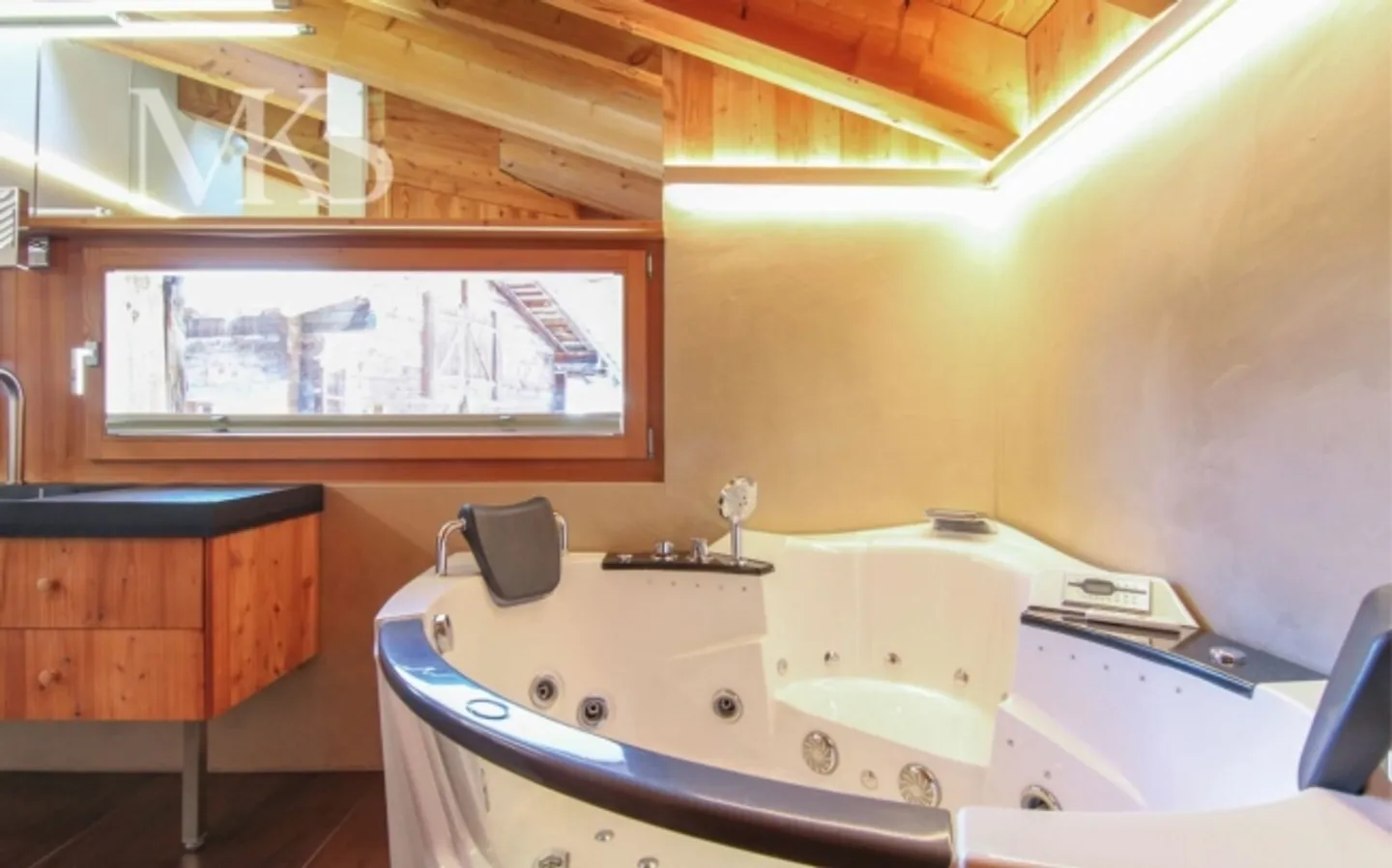 «Exklusive Duplex-Luxuswohnung im umgebauten Stall im Herzen von Geschinen» - Photo 12 of 20