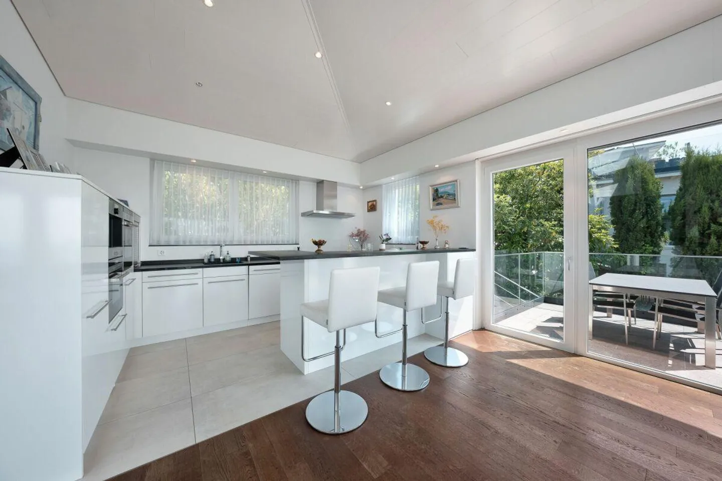 Une maison avec horizon - Élégante maisonette penthouse de 5 1/2 pièces au-dessus du lac de Constance - Photo 9 sur 13