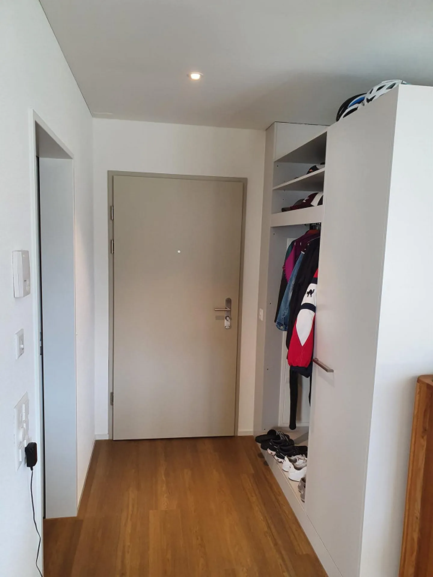Appartamento moderno 2,5 locali con lavatrice/asciugatrice privata e patio dal 1° settembre. - Foto 4 di 11