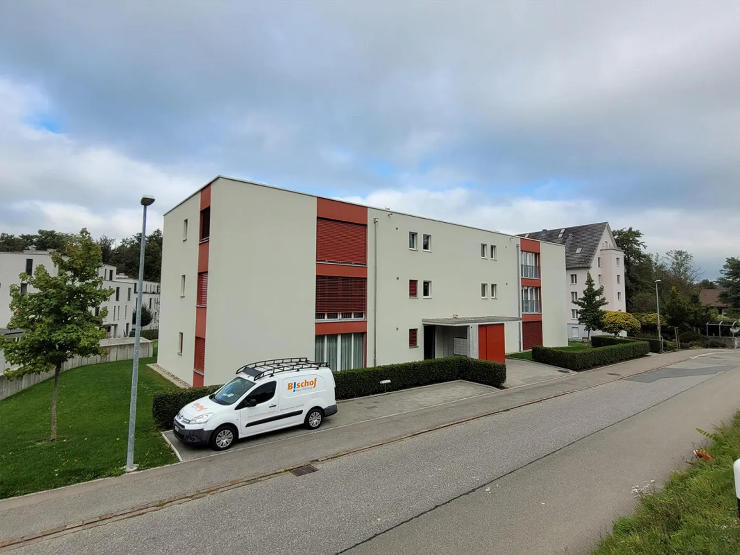 Appartamento moderno 2,5 locali con lavatrice/asciugatrice privata e patio dal 1° settembre. - Foto 8 di 11