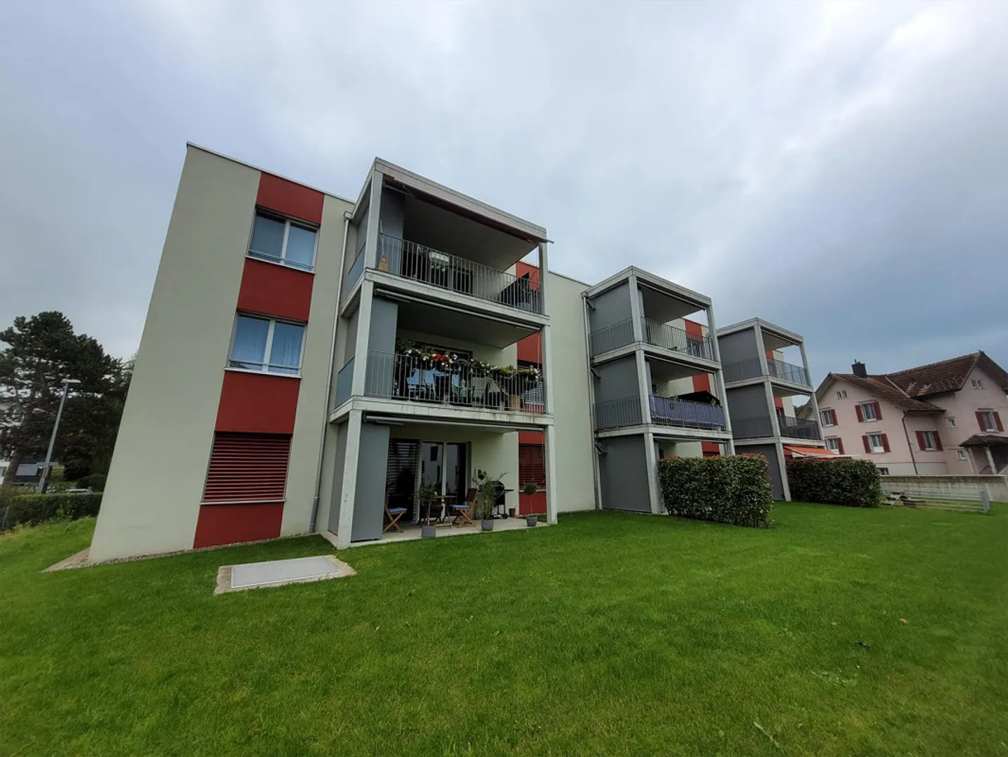 Appartamento moderno 2,5 locali con lavatrice/asciugatrice privata e patio dal 1° settembre. - Foto 10 di 11