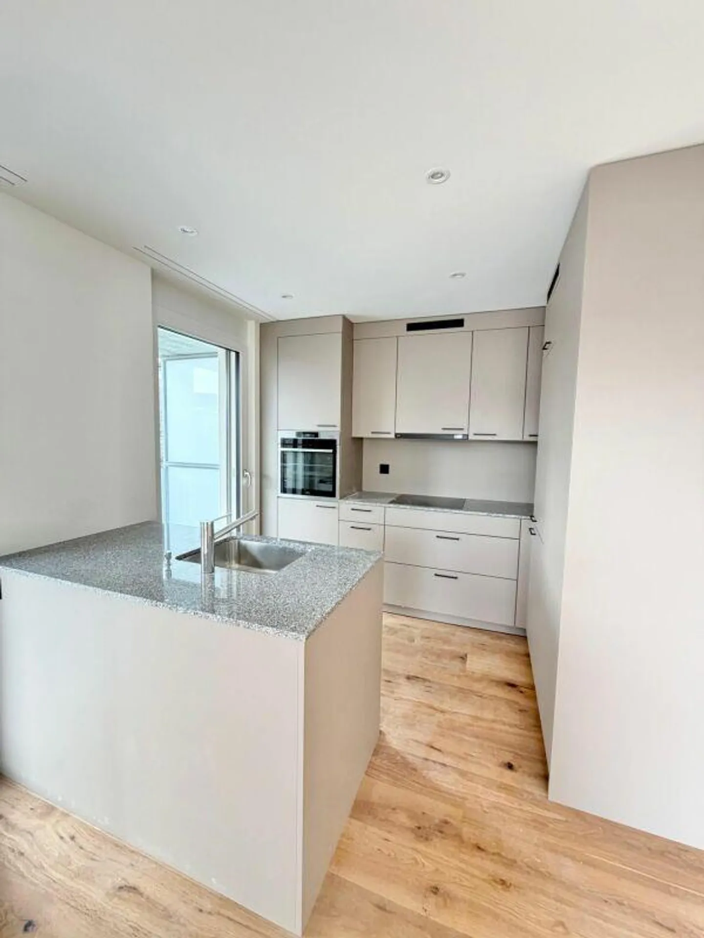 Exclusive New Apartment - VIEWING ON MONDAY, 19.01.26 AT 4 PM - Photo 3 of 21