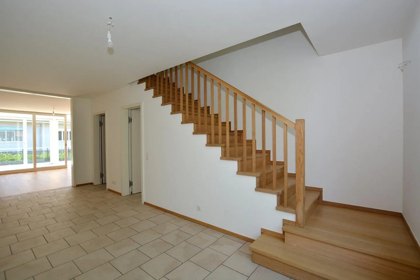 Appartements en duplex de 3,5 pièces - un espace de vie généreux sur deux niveaux... - Photo 3 sur 13