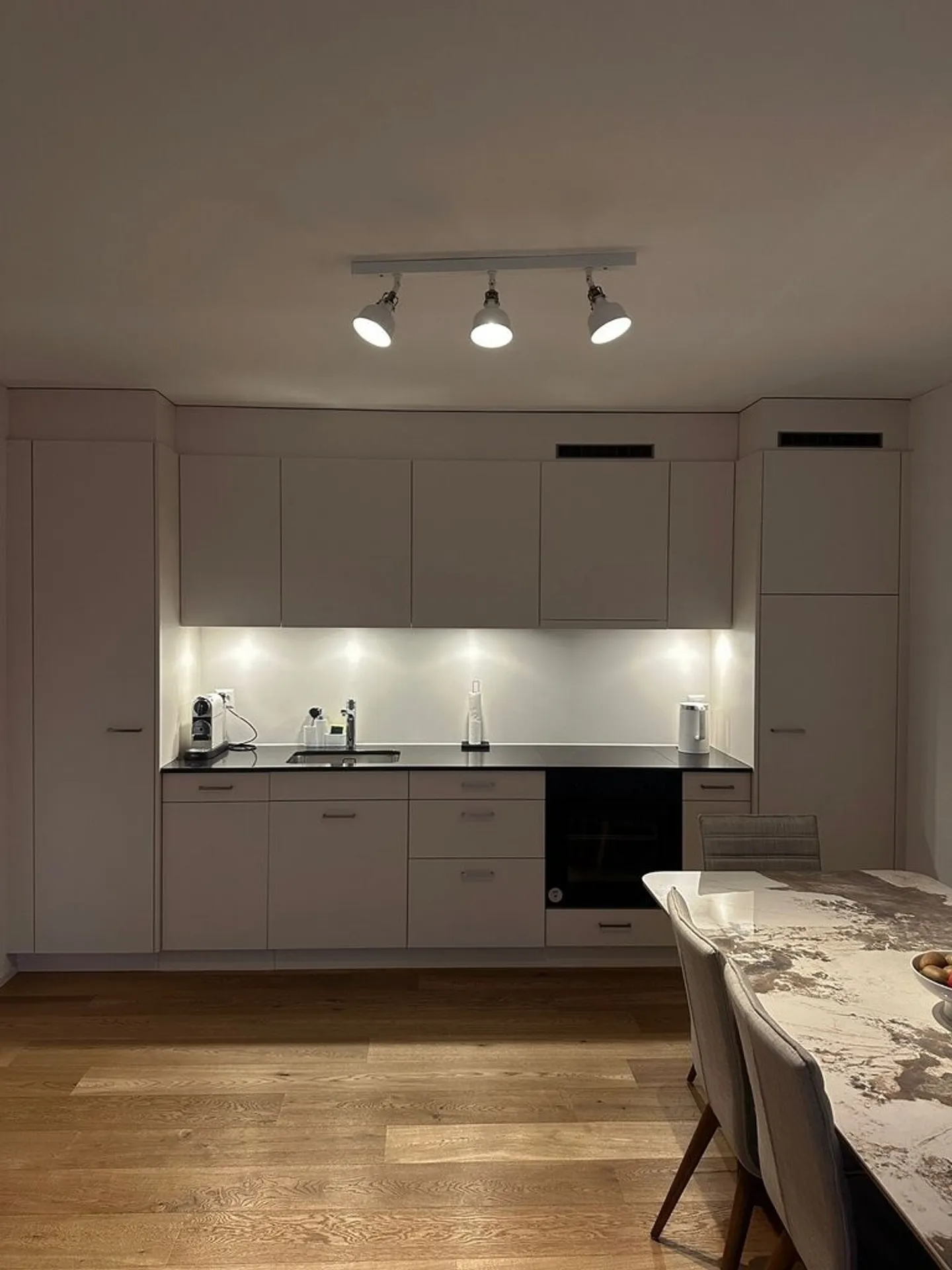 Central Location in Zurich-Oerlikon with Balcony - Photo 7 of 10