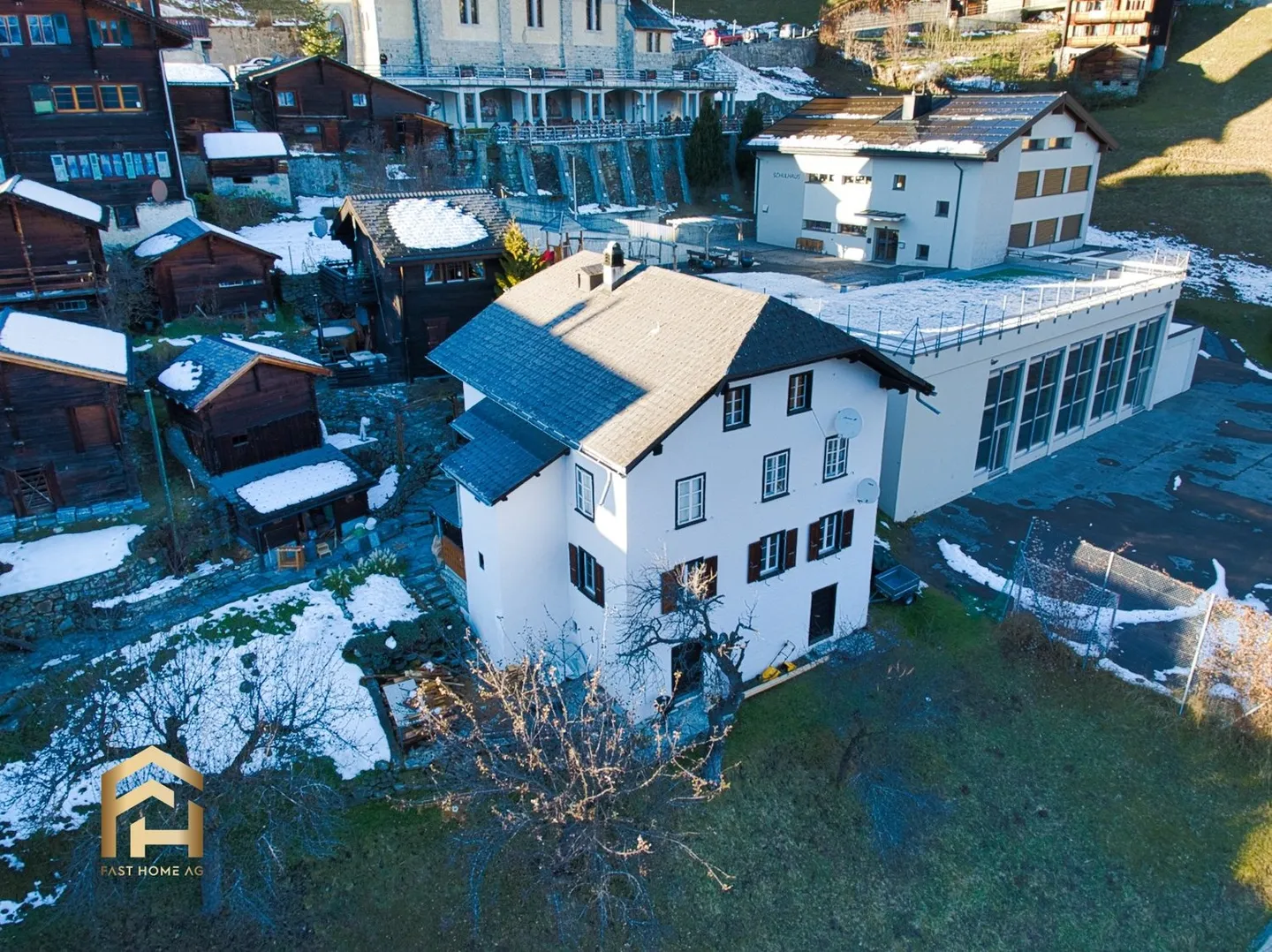 3.5 room apartment with enormous expansion potential in Betten - Photo 1 of 13