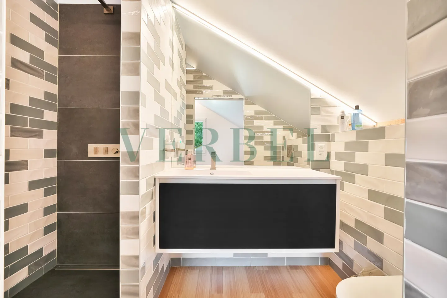 Casa familiare completamente ristrutturata con finiture di alta gamma - Foto 10 di 11