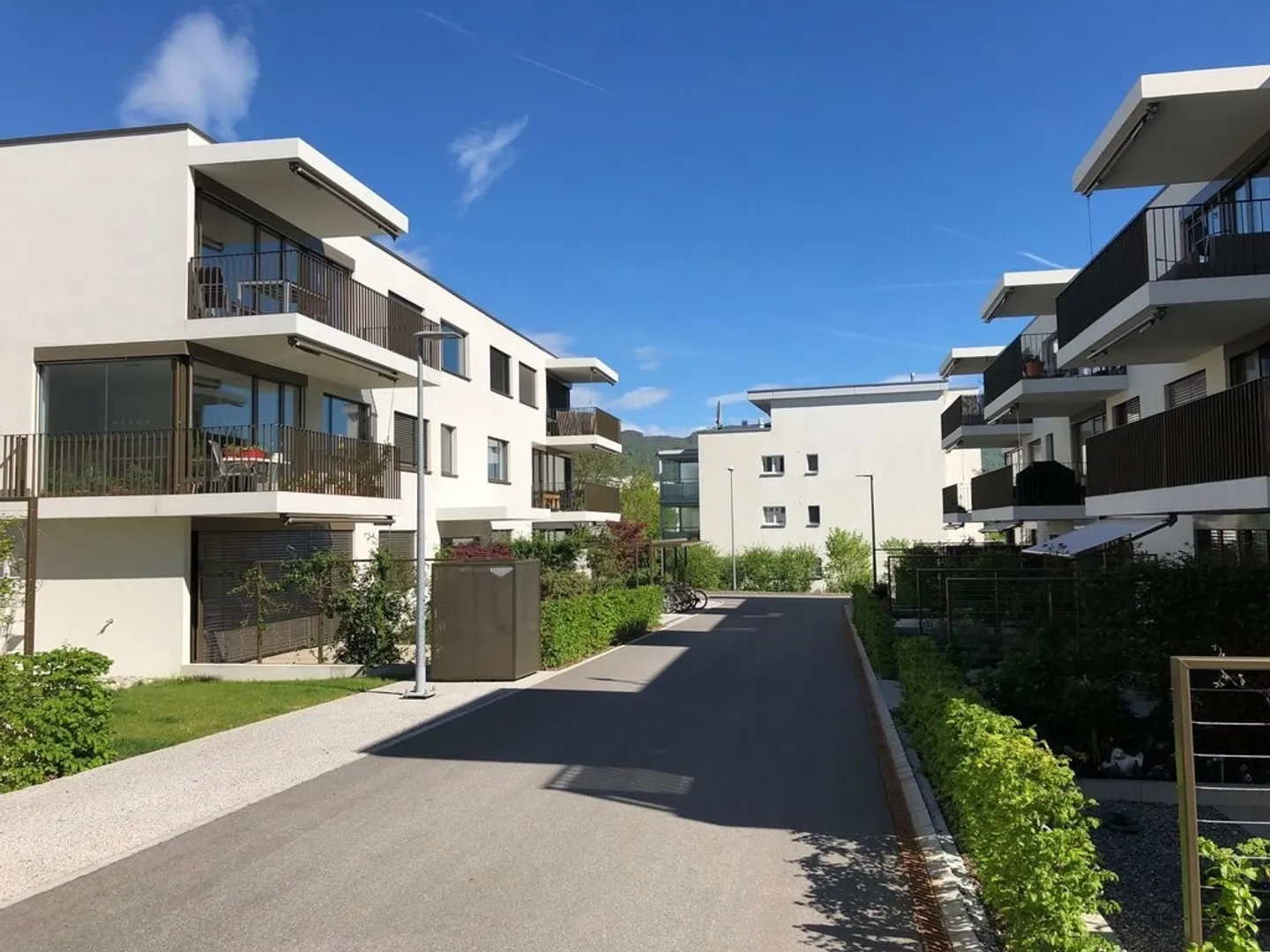 Einstellhallenplätze am Ulmenweg zu vermieten - auch für Elektroautos! - Foto 1 von 1