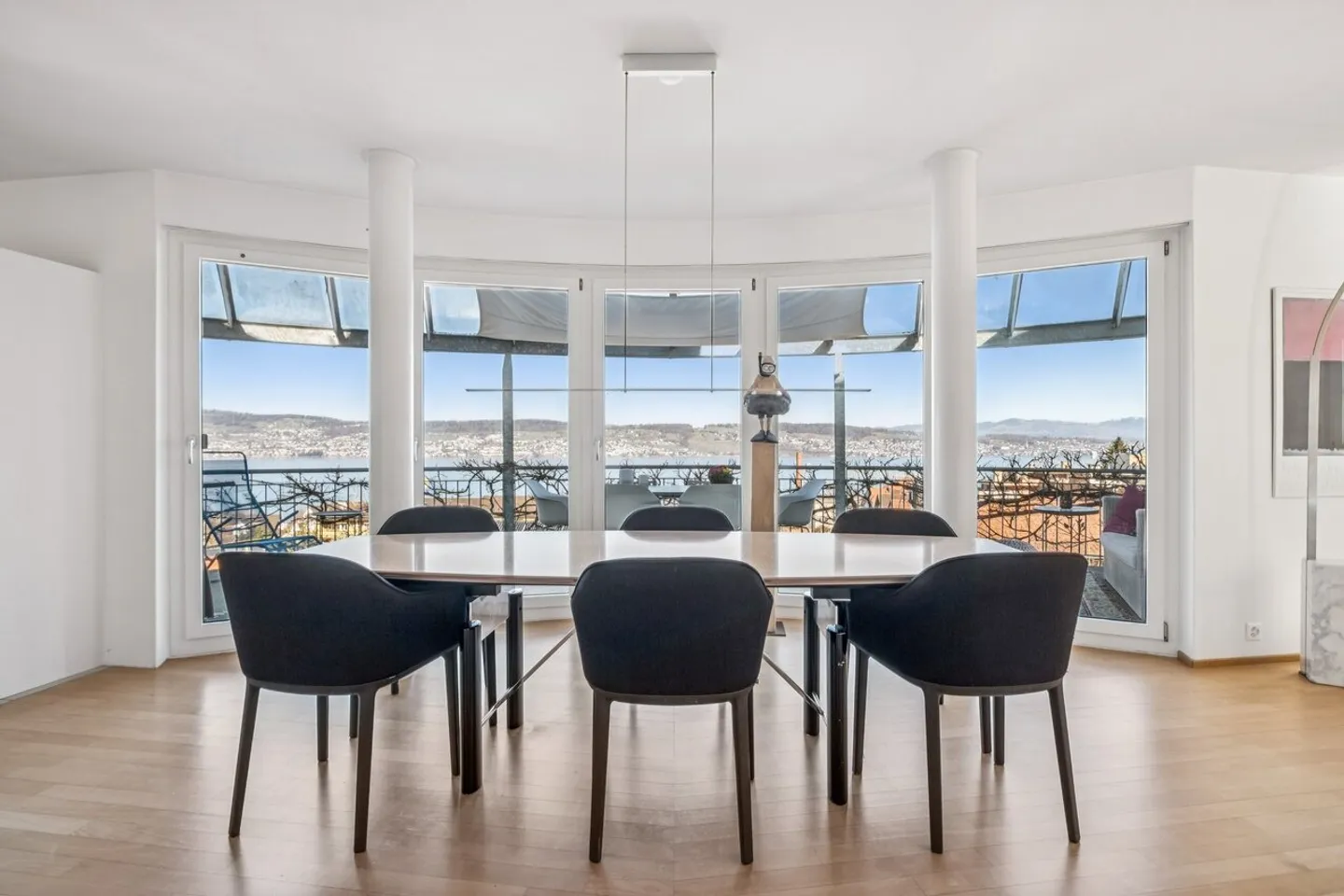 Expérience de vie exclusive et moderne avec vue imprenable sur le lac - Photo 3 sur 5