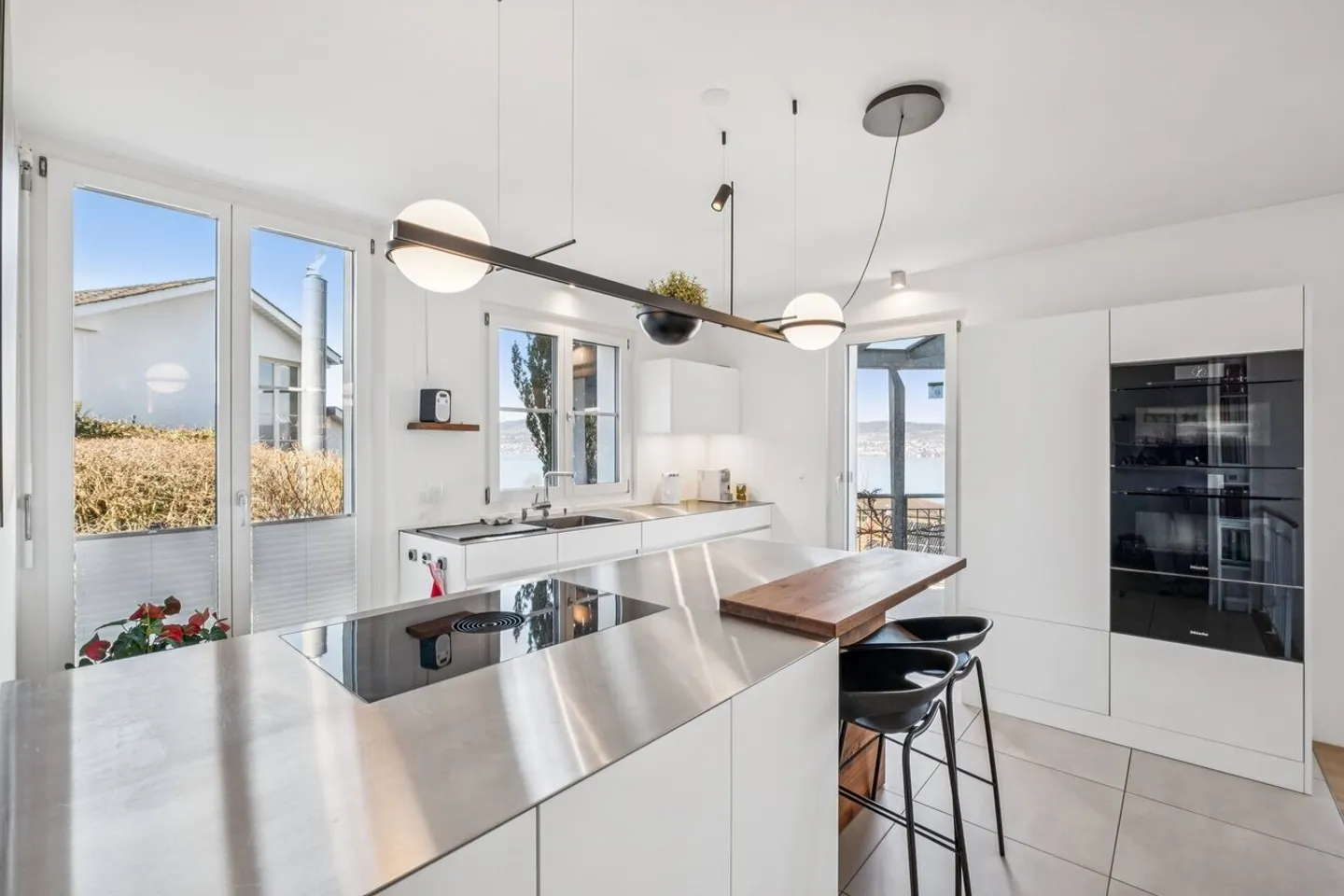 Expérience de vie exclusive et moderne avec vue imprenable sur le lac - Photo 4 sur 5