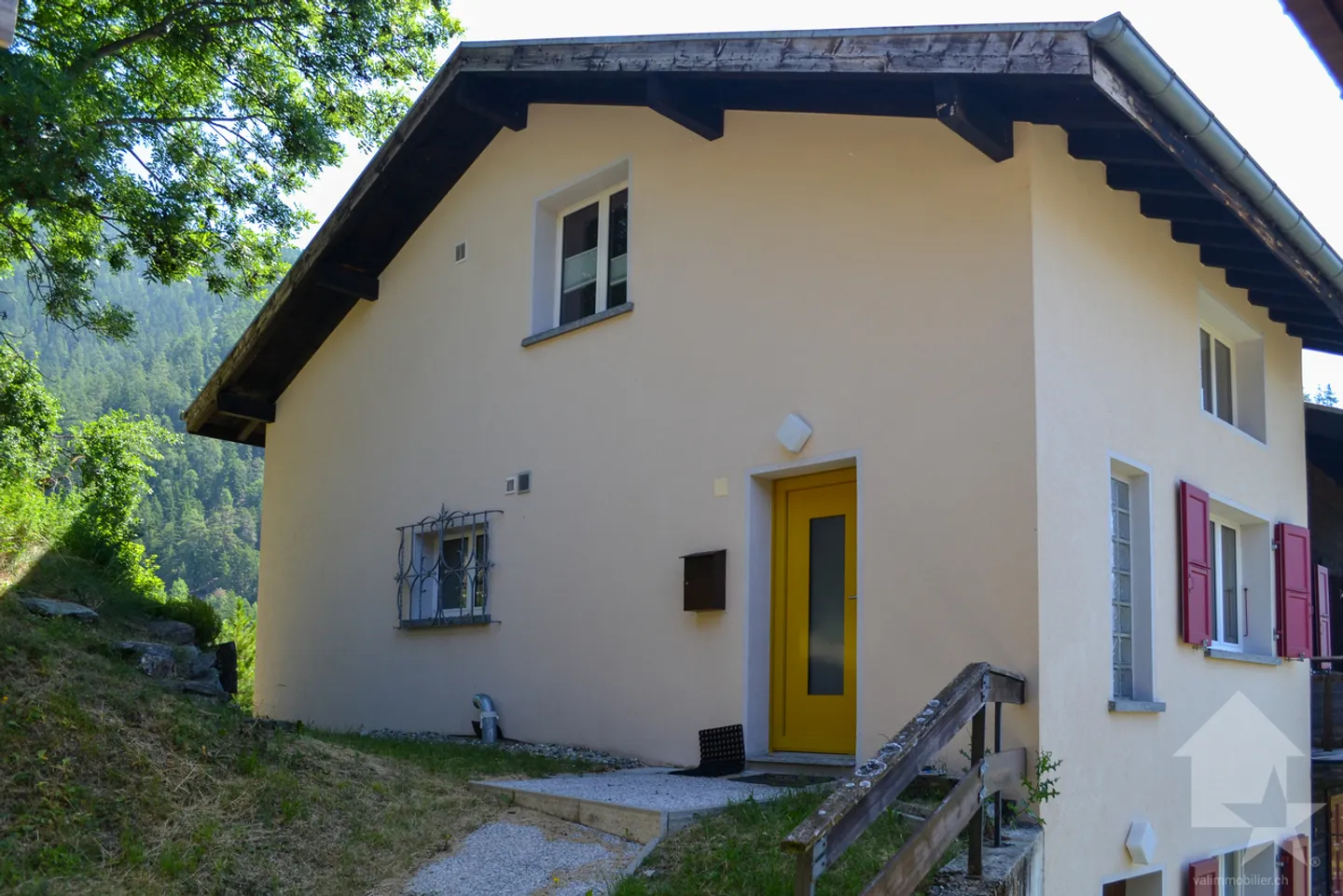 Village house with 3 apartments, two 3.5 rooms and one 2.5 rooms - Photo 32 of 38