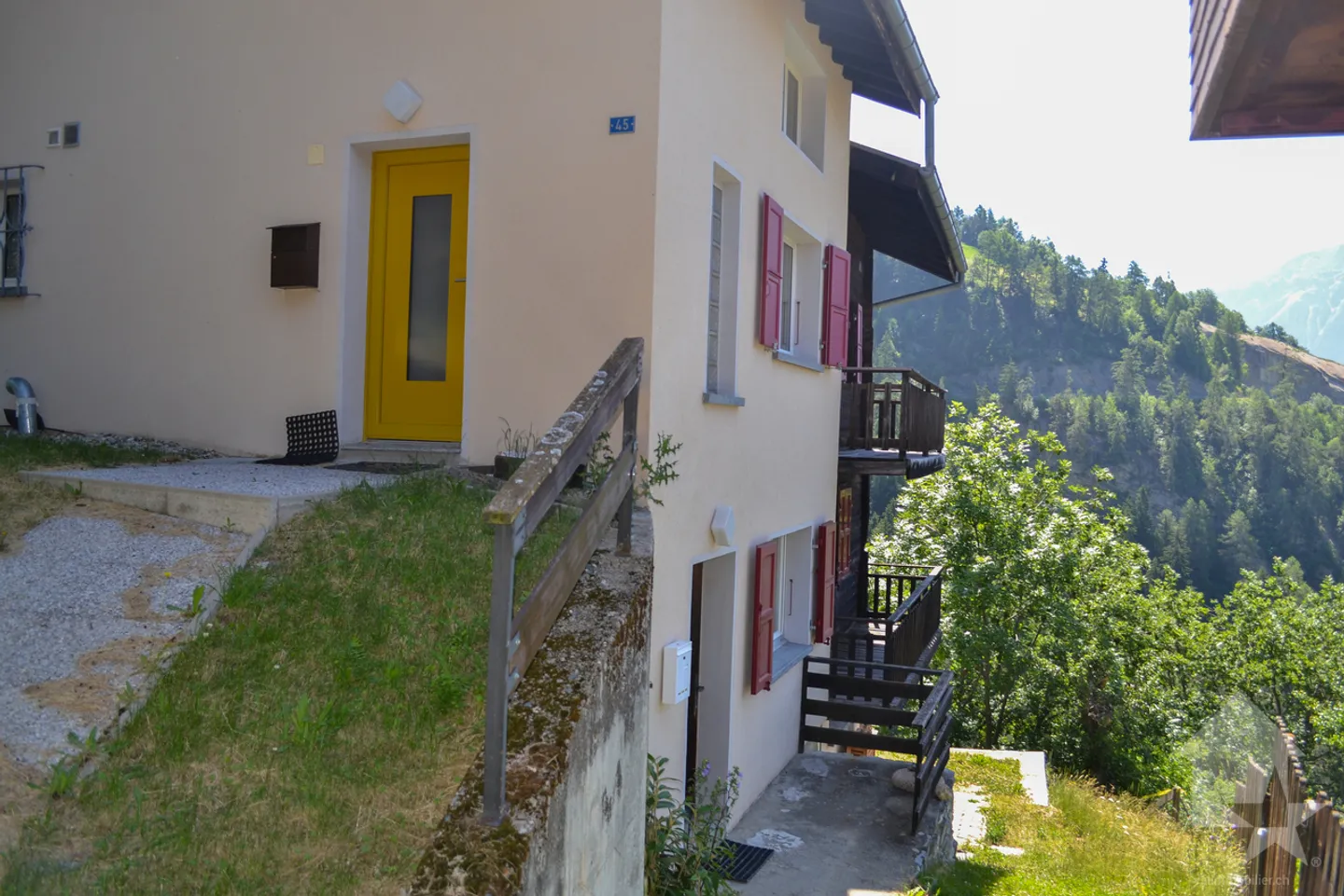 Village house with 3 apartments, two 3.5 rooms and one 2.5 rooms - Photo 33 of 38