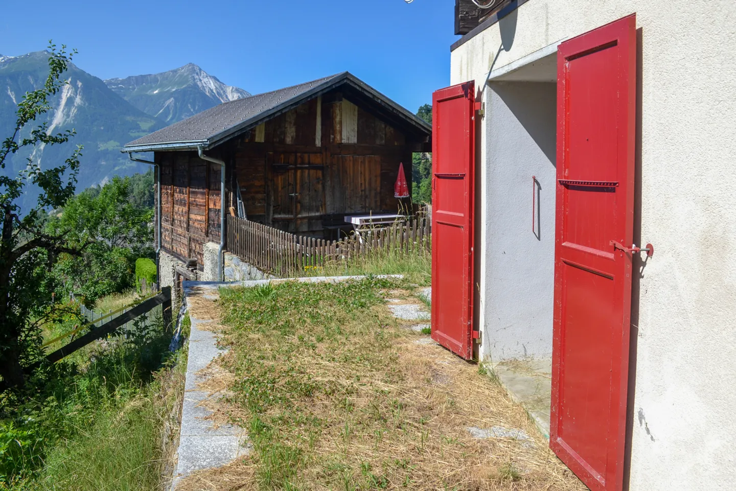 Village house with 3 apartments, two 3.5 rooms and one 2.5 rooms - Photo 19 of 38
