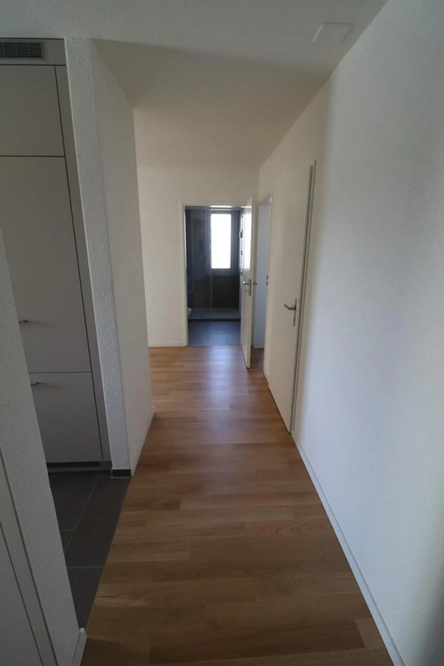 2 1/2-room penthouse apartment with a view of the mountains - Photo 1 of 5