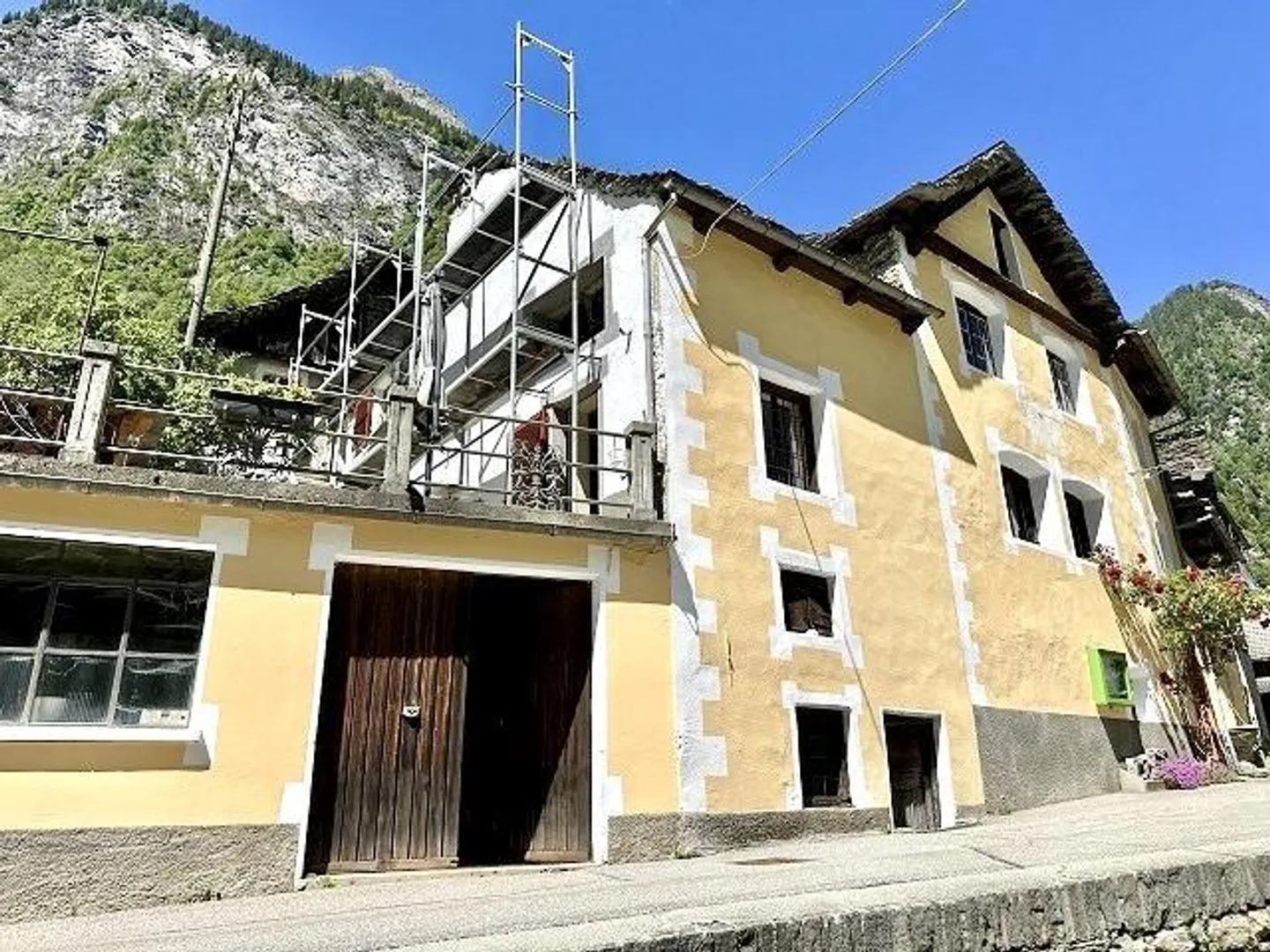 Large property with meadow land in a very sunny, quiet location... - Photo 1 of 63