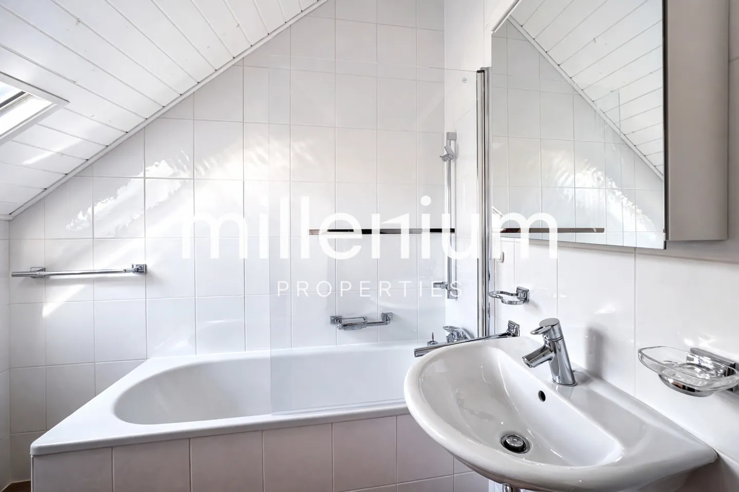 Magnificent duplex with stunning lake view in Nyon - Photo 7 of 10