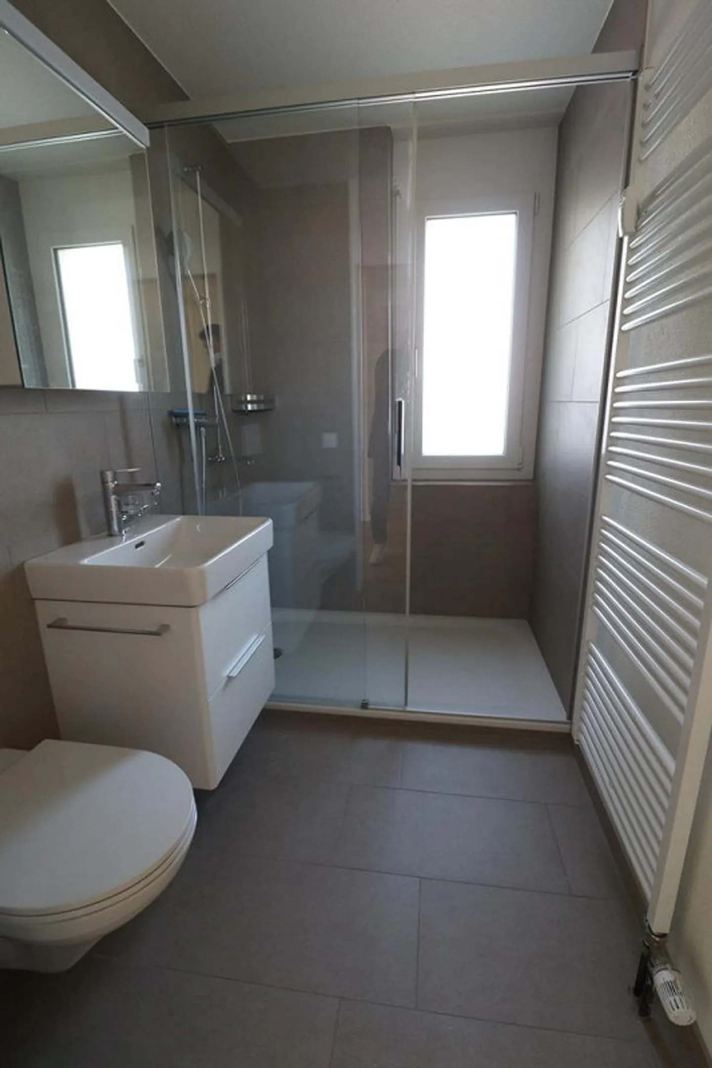 2 1/2-room penthouse apartment with a view of the mountains - Photo 3 of 5