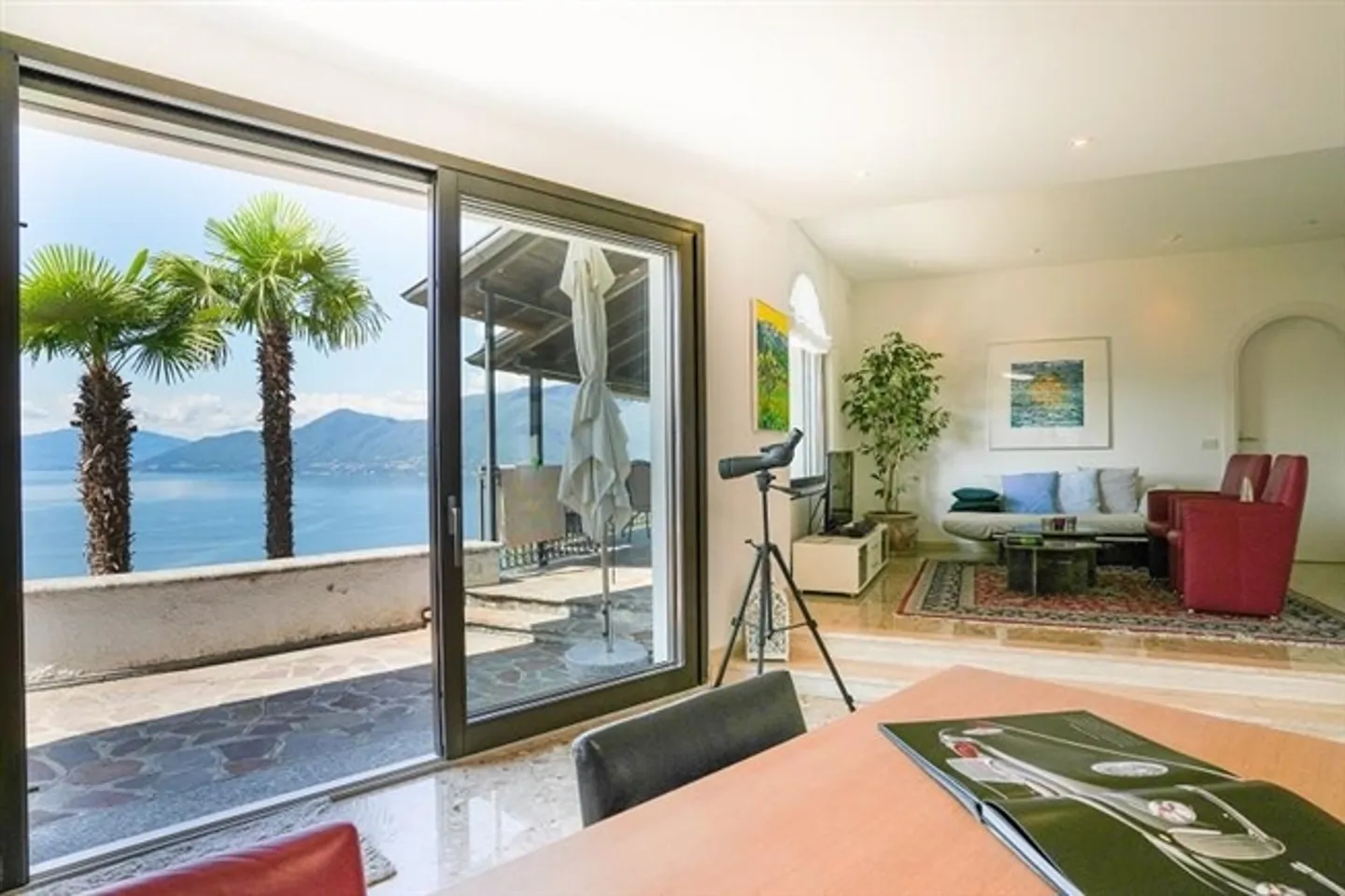 7 1/2-Room Villa in a Very Quiet, Sunny Location with Panoramic Lake View - Photo 2 of 20