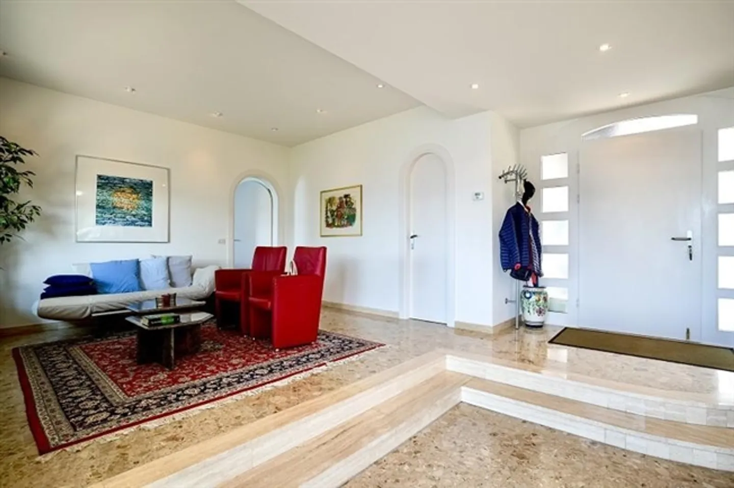 7 1/2-Room Villa in a Very Quiet, Sunny Location with Panoramic Lake View - Photo 5 of 20