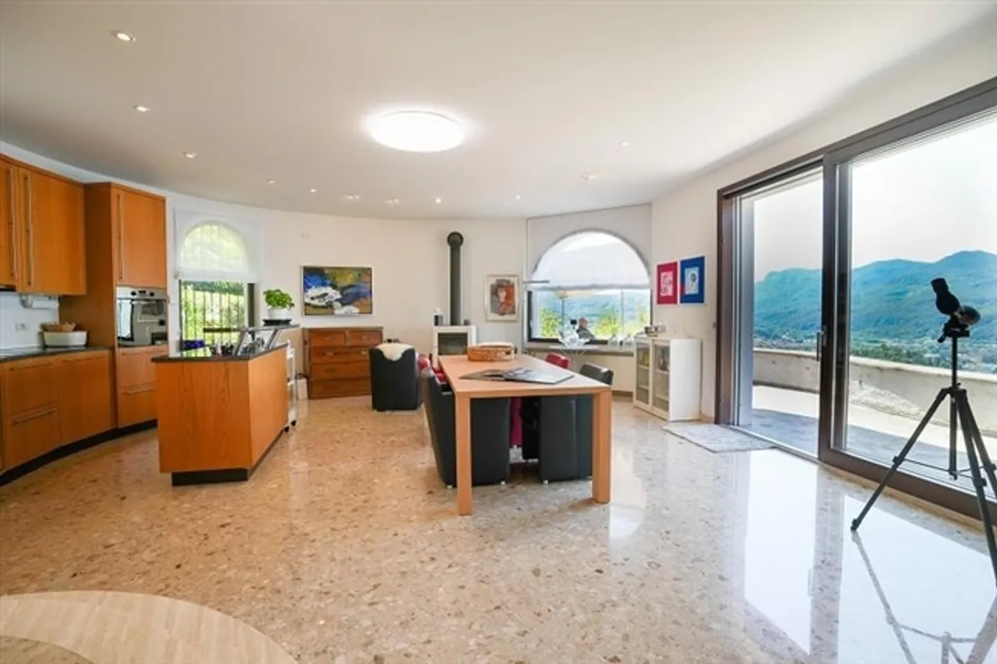 7 1/2-Room Villa in a Very Quiet, Sunny Location with Panoramic Lake View - Photo 6 of 20