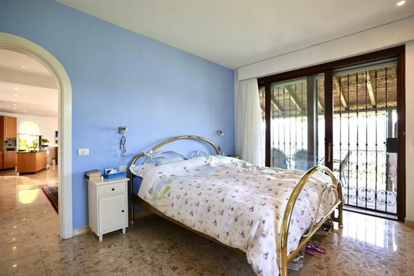 7 1/2-Room Villa in a Very Quiet, Sunny Location with Panoramic Lake View - Photo 10 of 20