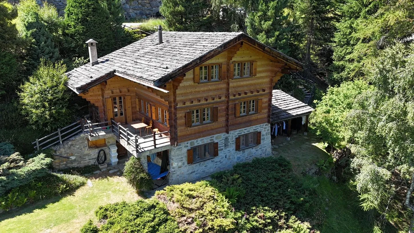 Chalet for sale - Photo 1 of 18