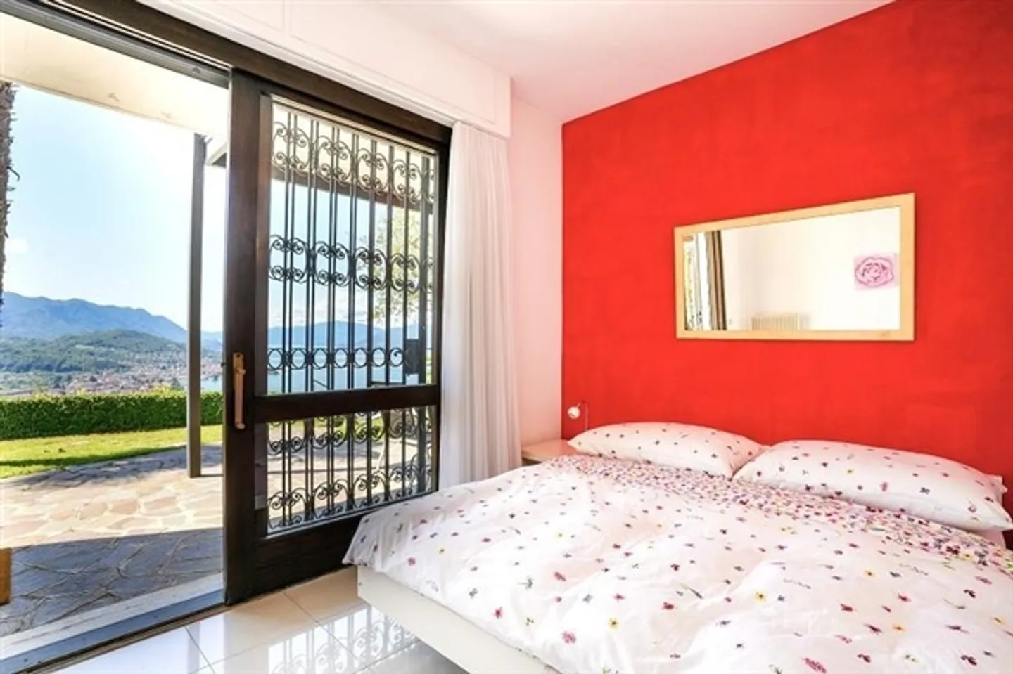 7 1/2-Room Villa in a Very Quiet, Sunny Location with Panoramic Lake View - Photo 12 of 20