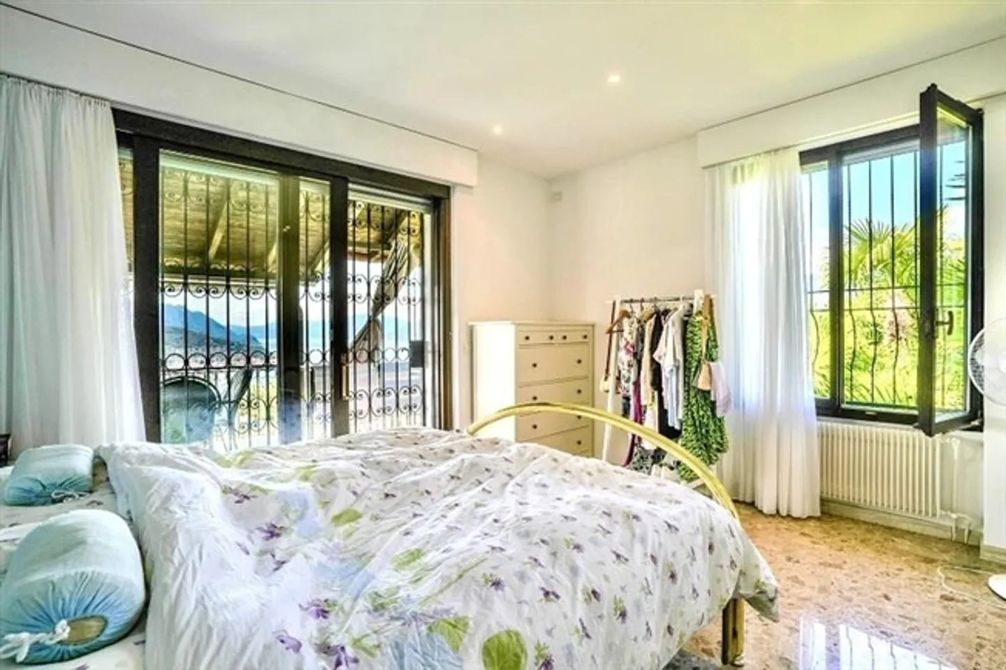 7 1/2-Room Villa in a Very Quiet, Sunny Location with Panoramic Lake View - Photo 11 of 20