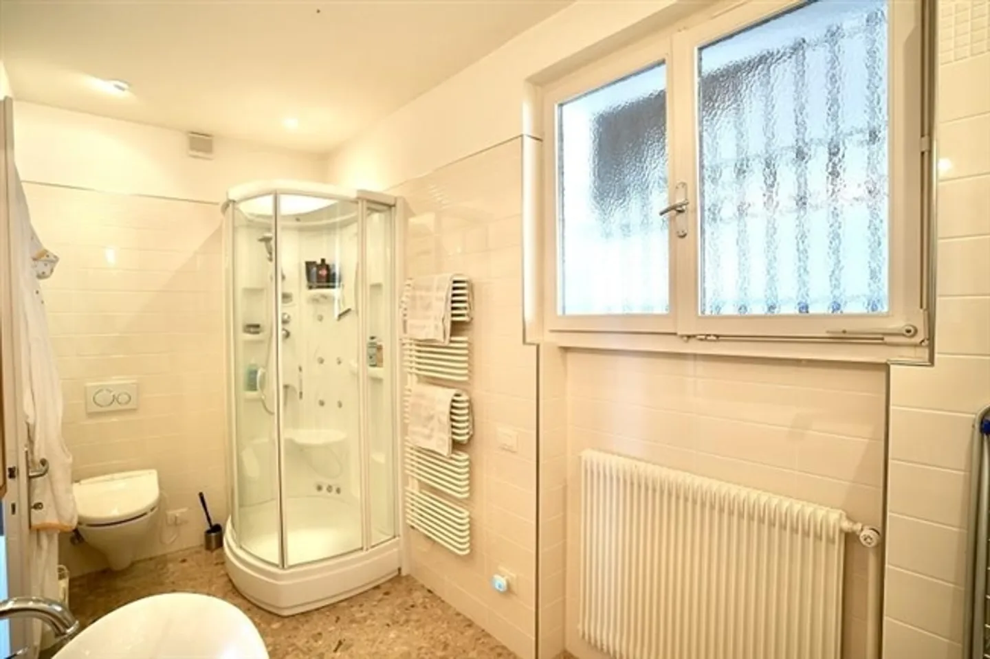 7 1/2-Room Villa in a Very Quiet, Sunny Location with Panoramic Lake View - Photo 17 of 20