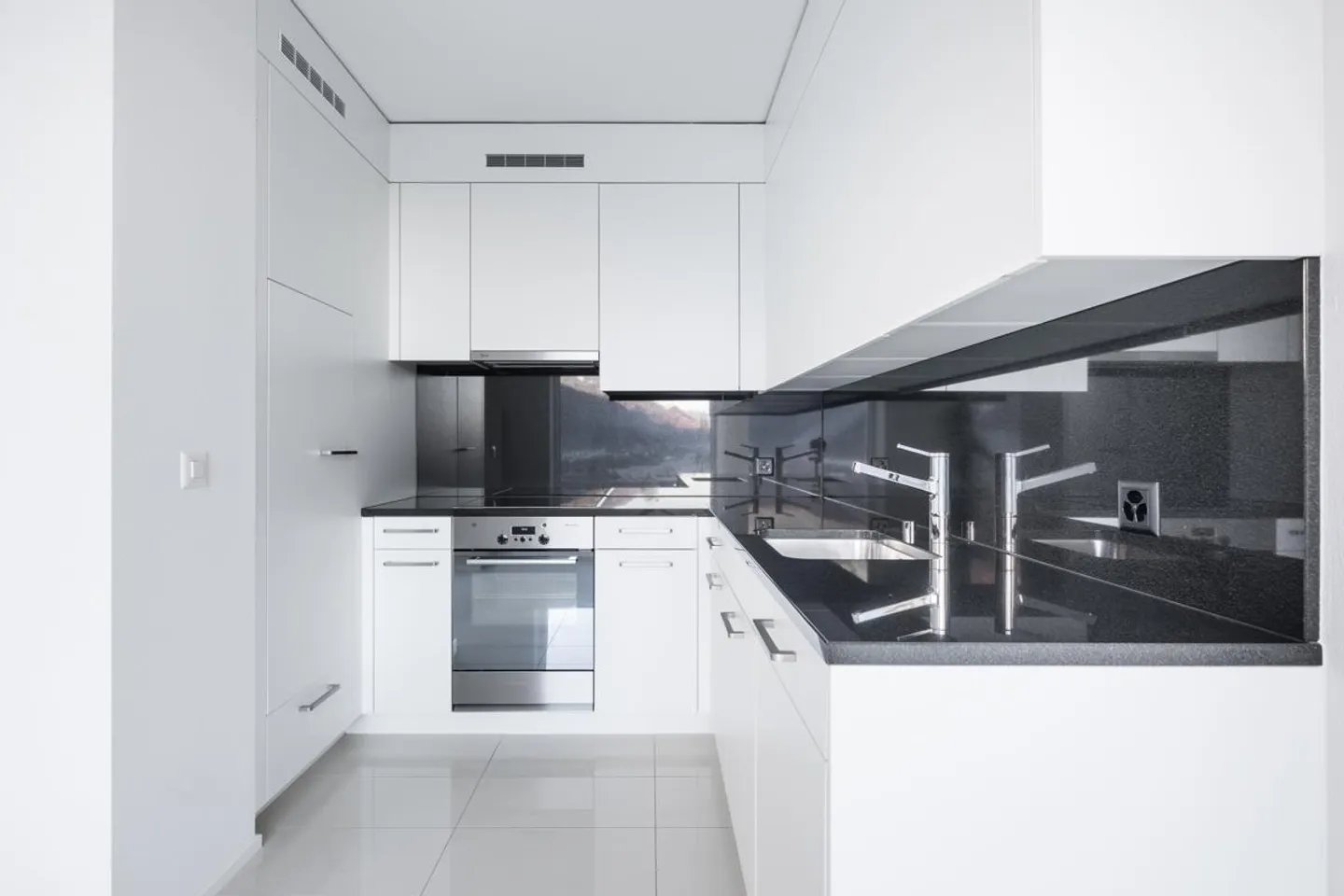 2 1/2 Room Apartment 18th Floor 18.2 - Photo 7 of 11