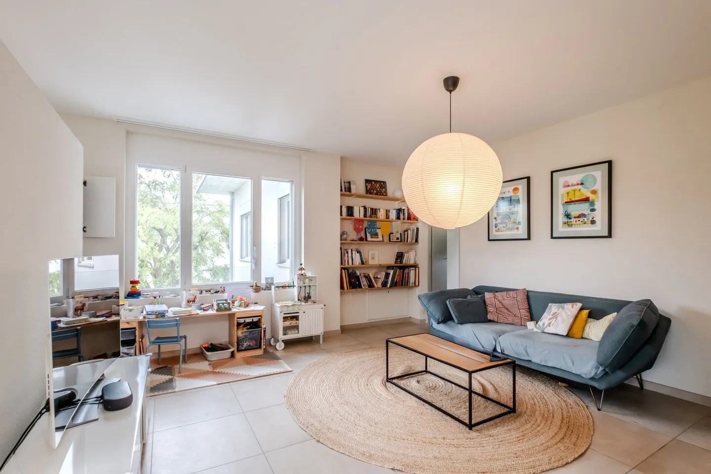 Spacious Apartment in Quiet Area - Photo 4 of 10