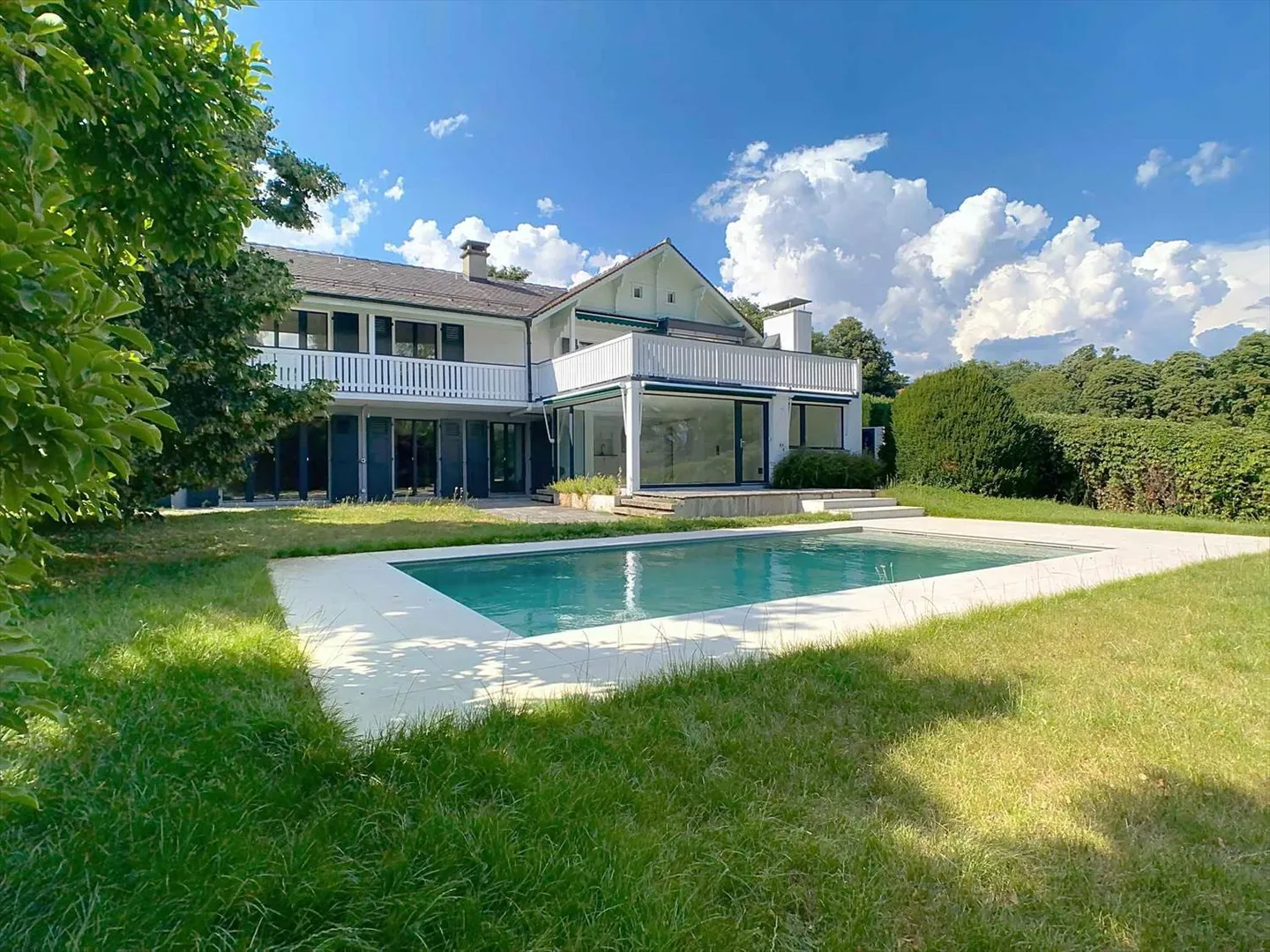 Fully renovated individual villa with pool - Photo 1 of 3