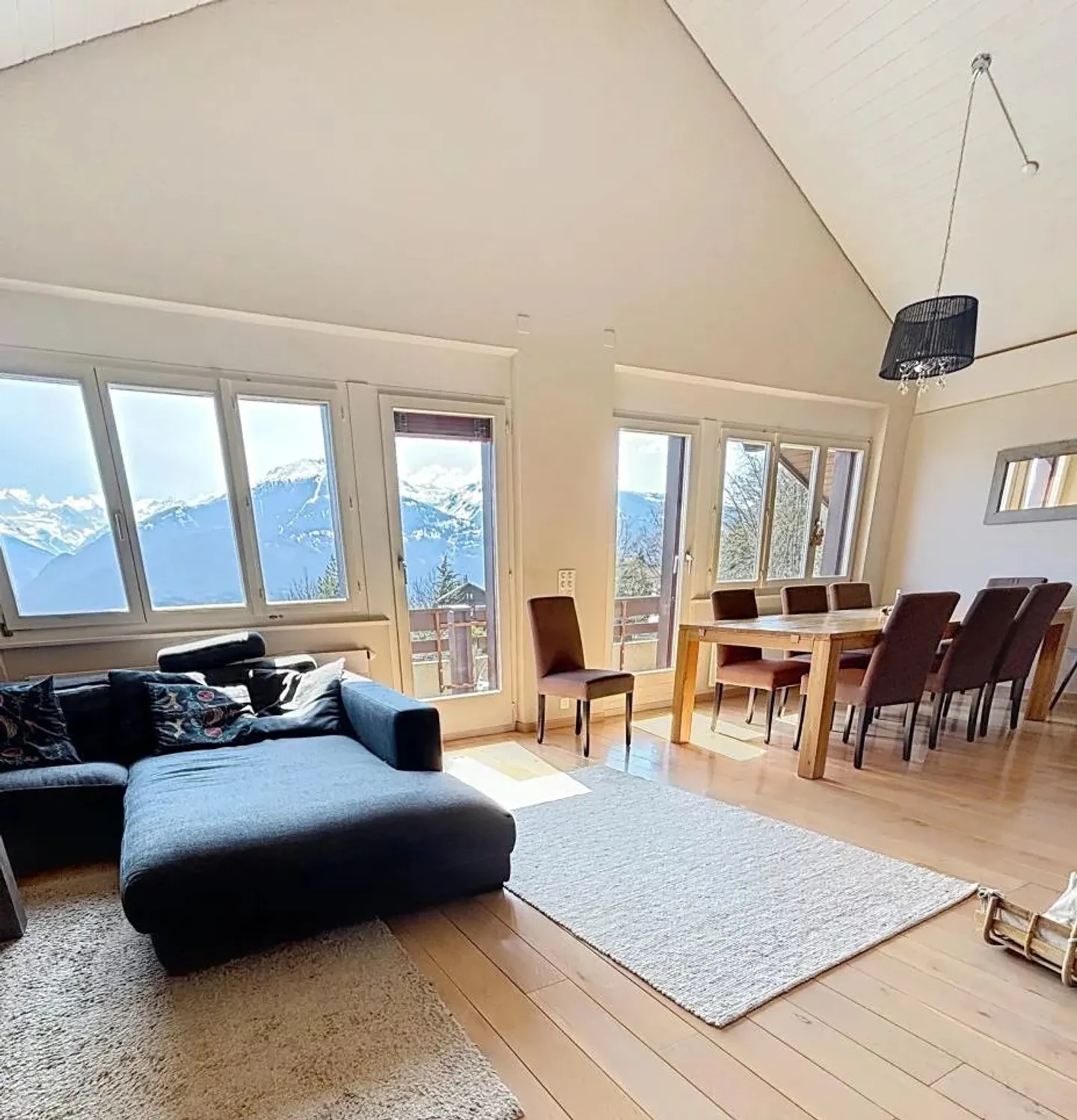 Exclusivité - Superbe attique de 5.5 pièces avec vue imprenable sur les montagne - Foto 2 di 15